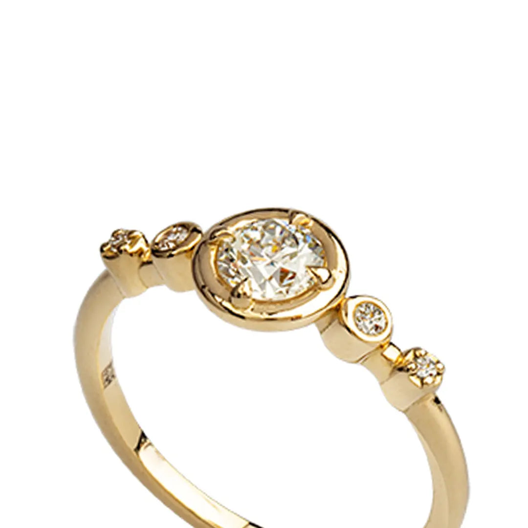 18K Yellow Gold Diamond Ring with 4 Tiny Diamonds