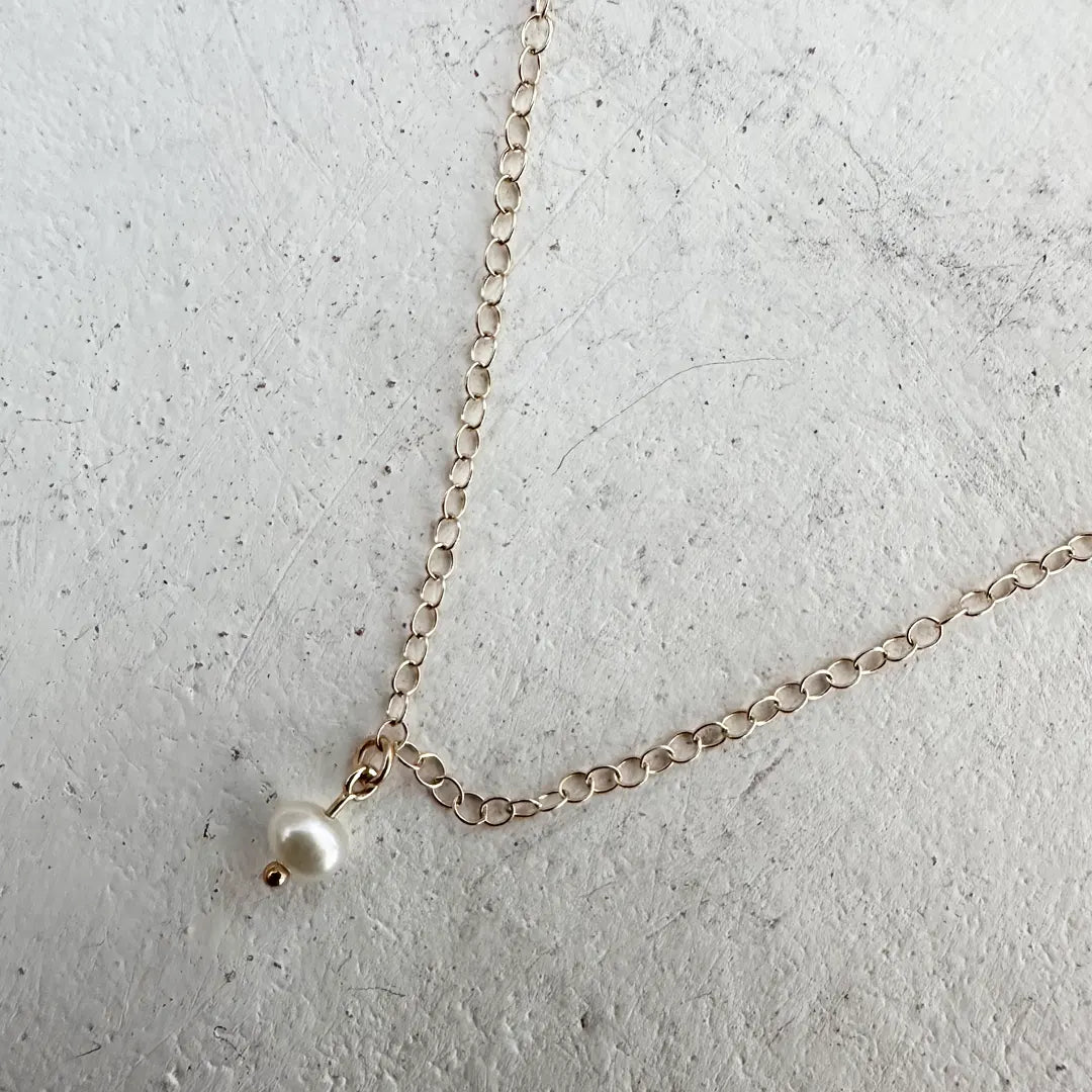 14K Gold Anklet Circle chain with a diny pearl