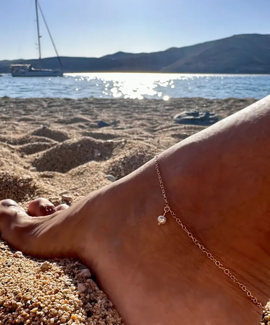 14K Gold Anklet Circle chain with a diny pearl