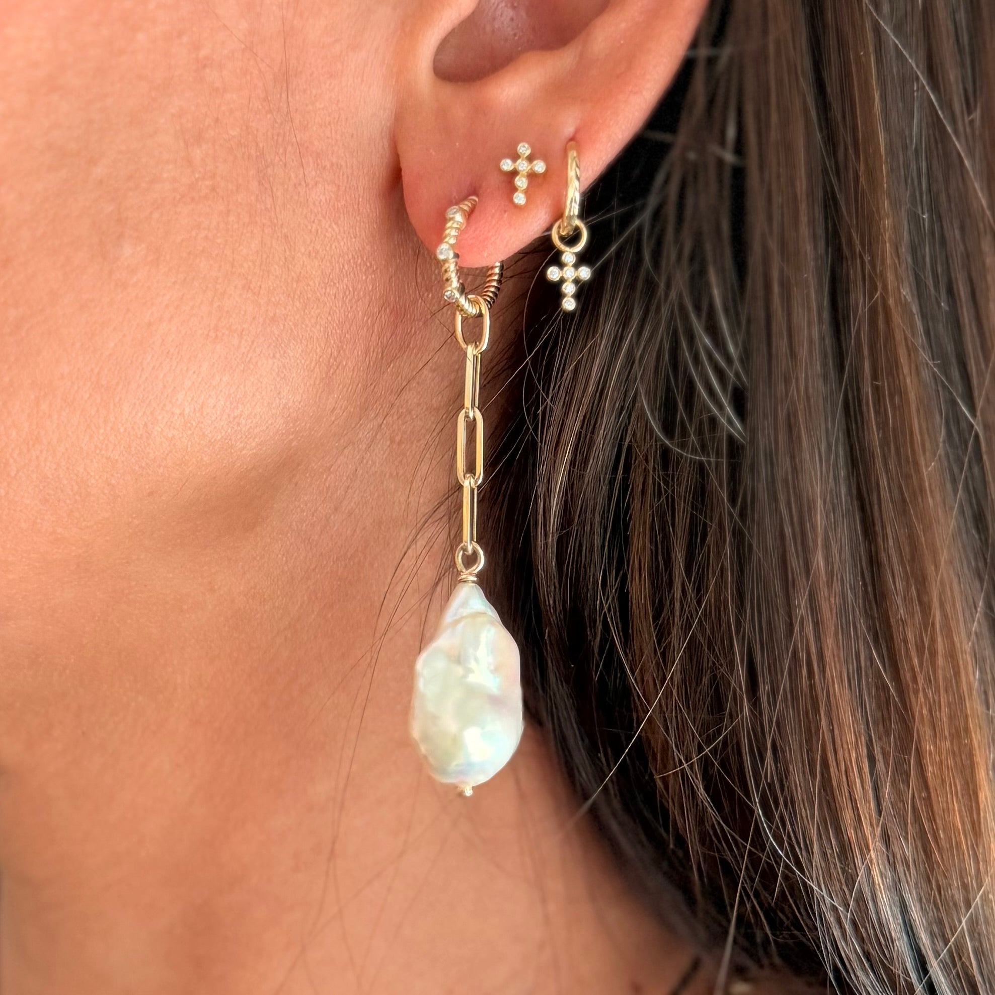 Short Big Baroque Pearl Chain Motif