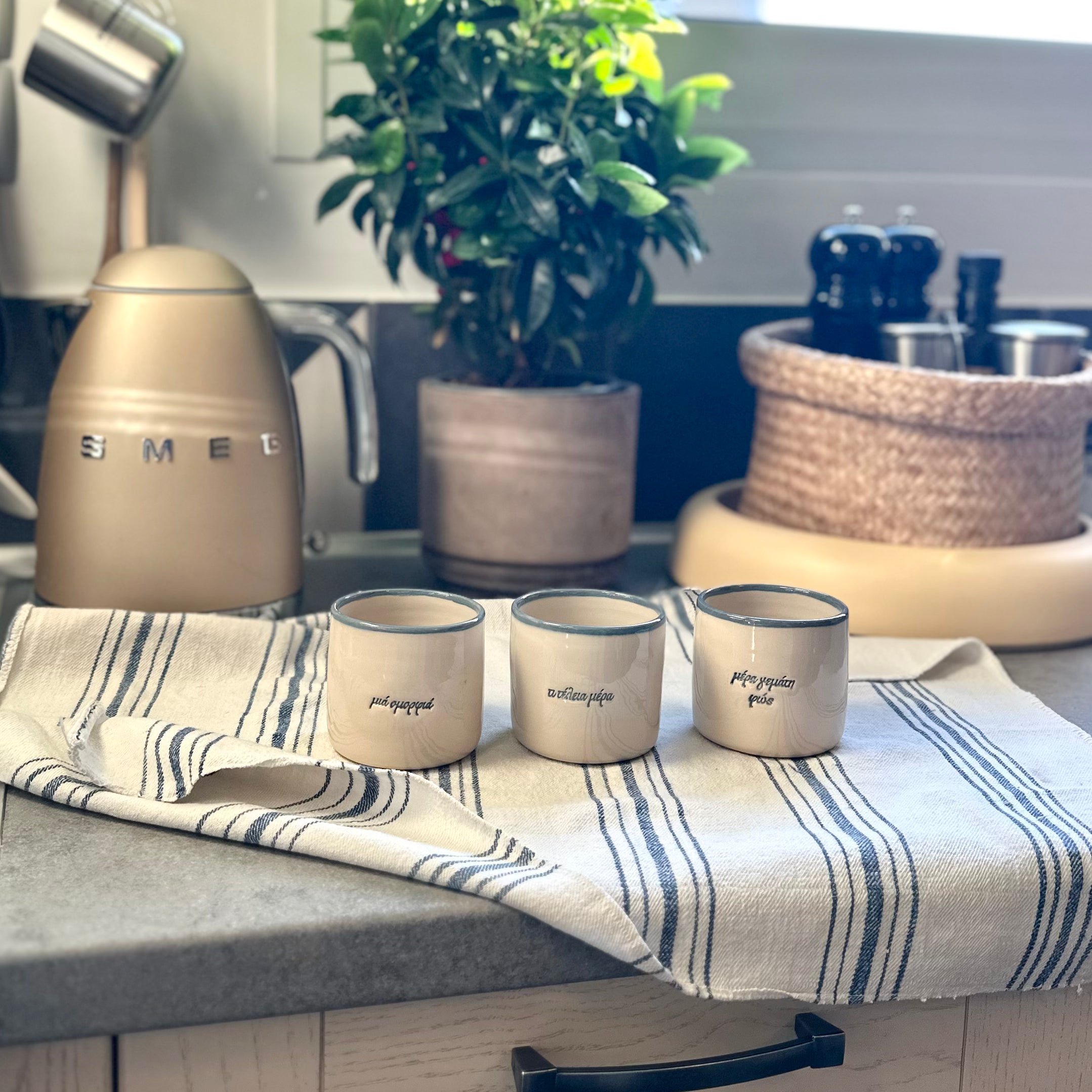 Handmade Ceramic Coffee Mug – "καλημέρα" & "τι τέλεια μέρα"