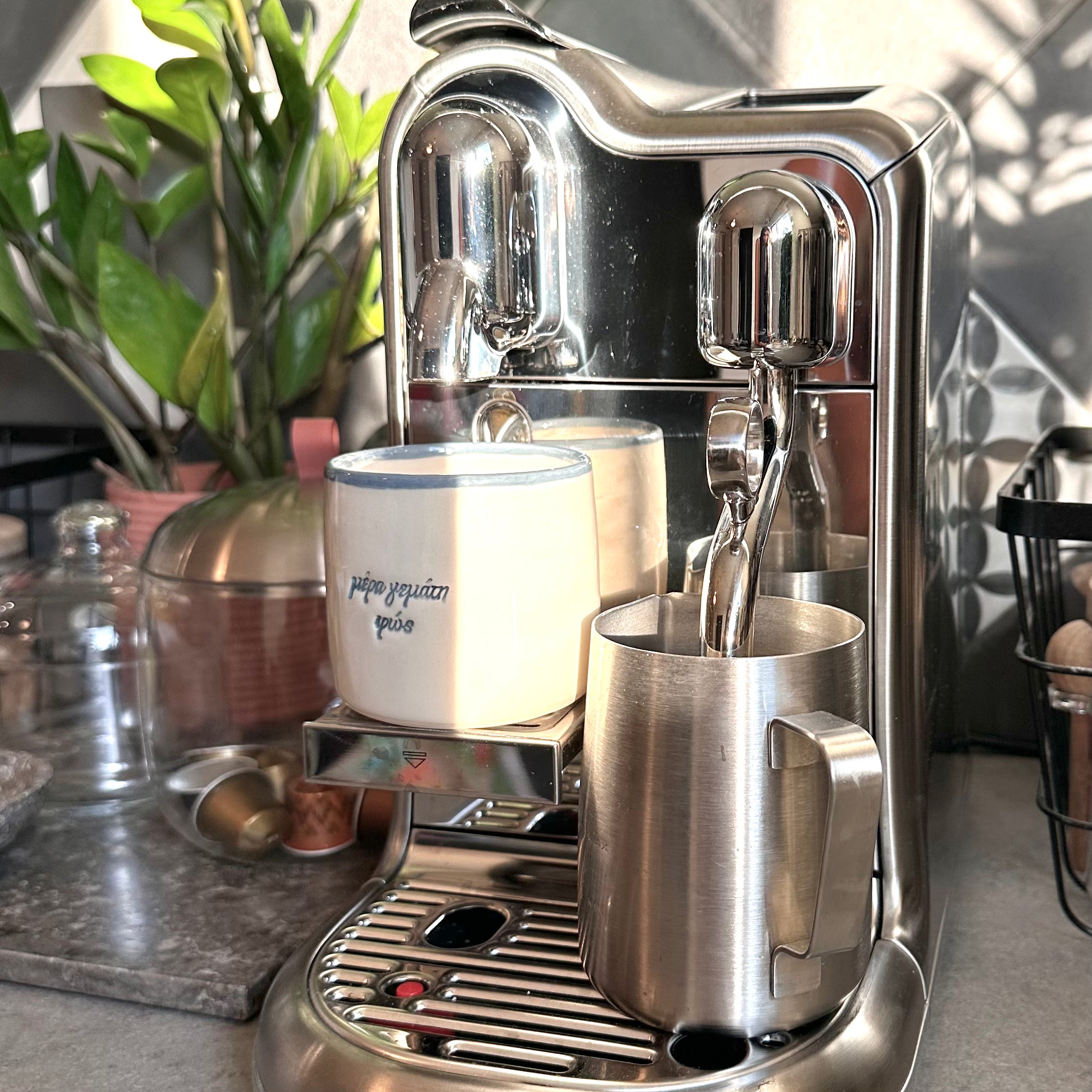 Handmade Ceramic Coffee Mug – "μέρα γεμάτη φως" & "ζωή γεμάτη αγάπη"