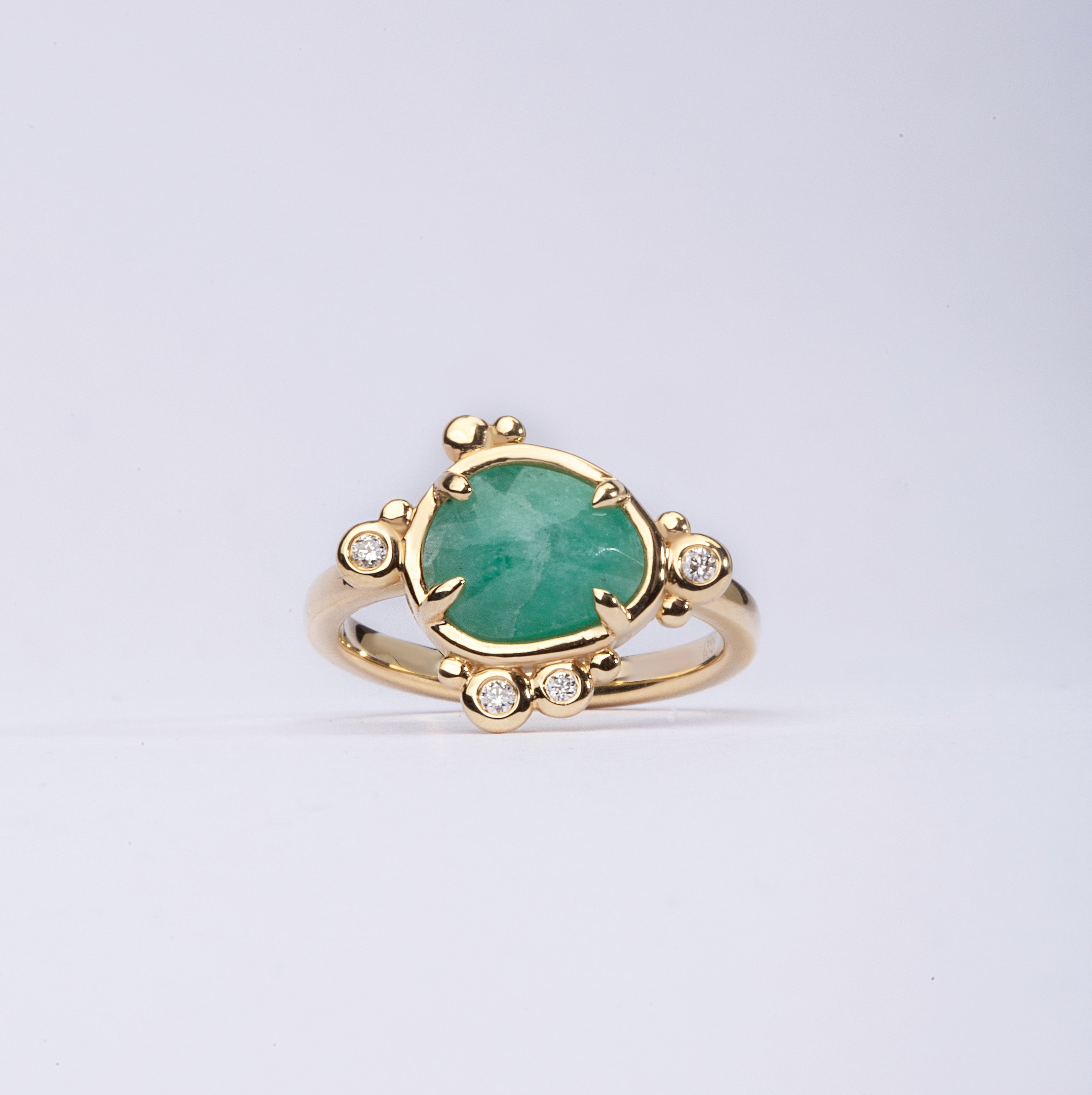 Dreamlight – 14K Gold Ring with Emerald & Diamonds