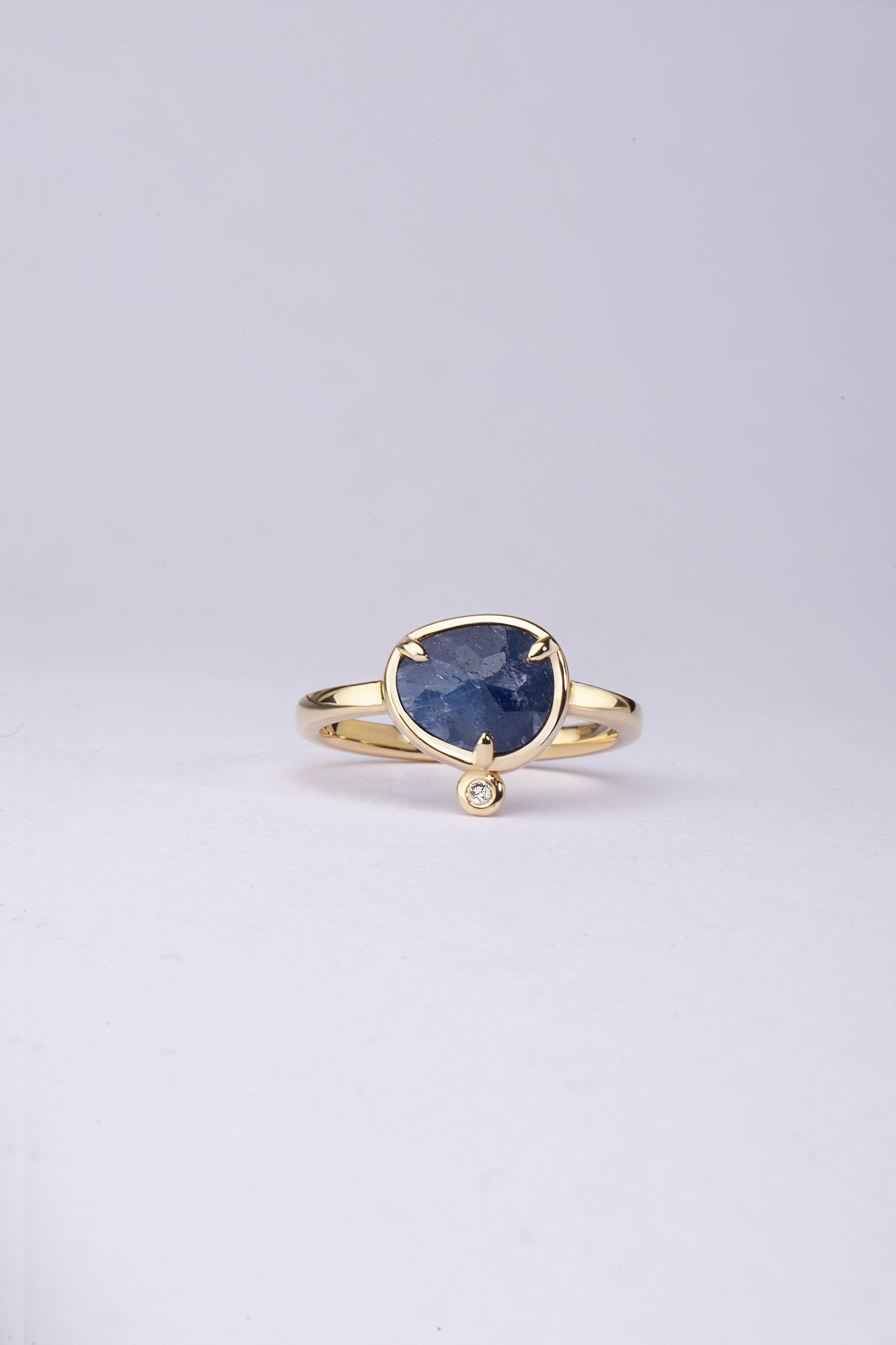 Ocean Kiss  – 14K Gold Ring with Sapphire and Diamond