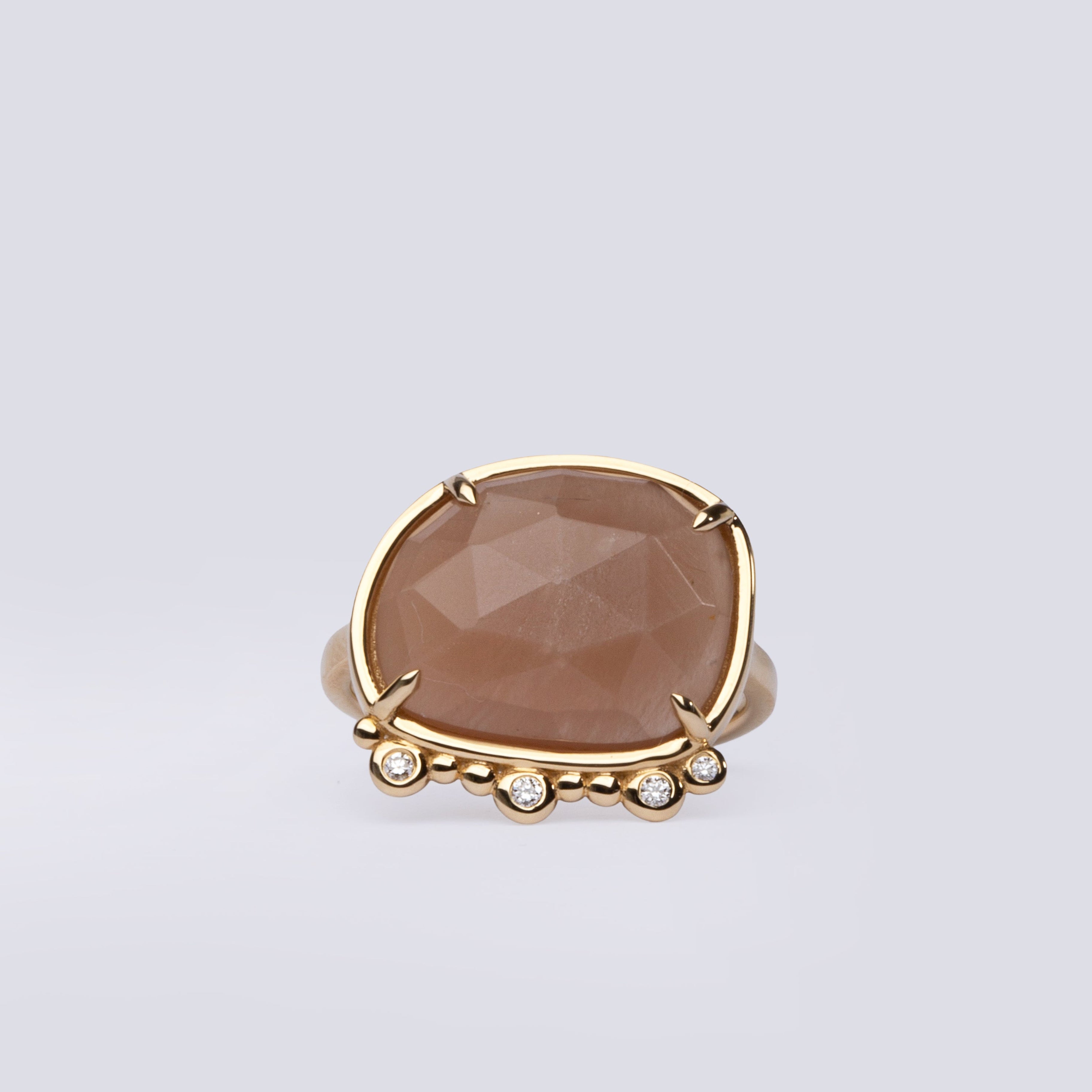 Lunar Whisper – 14K Gold Ring with Moonstone & Diamonds