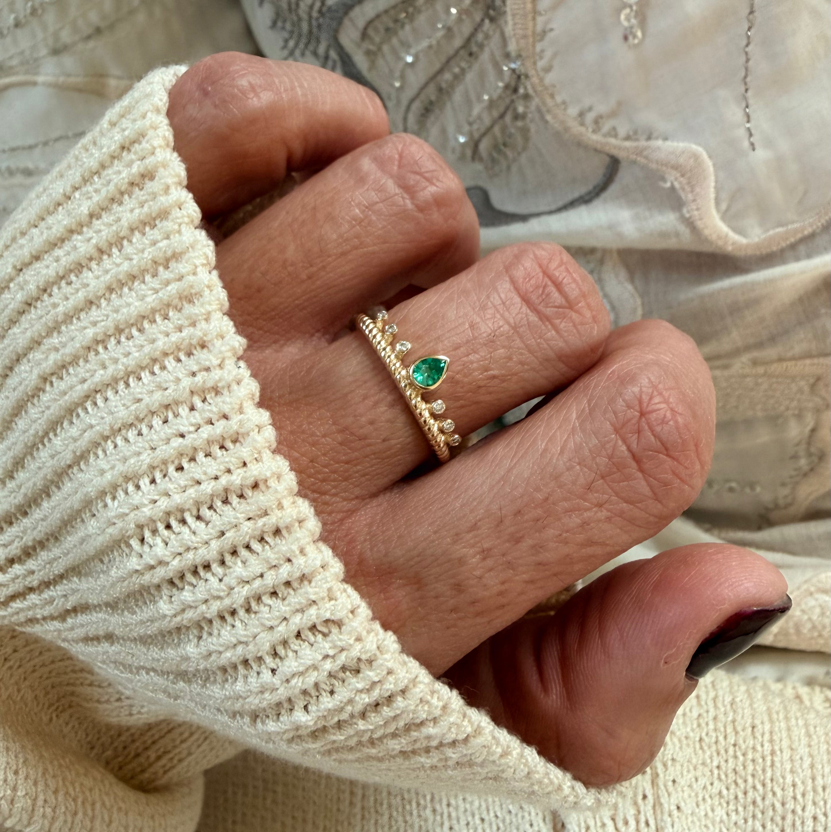 14K Gold Twisted Band Emerald Diamond Ring
