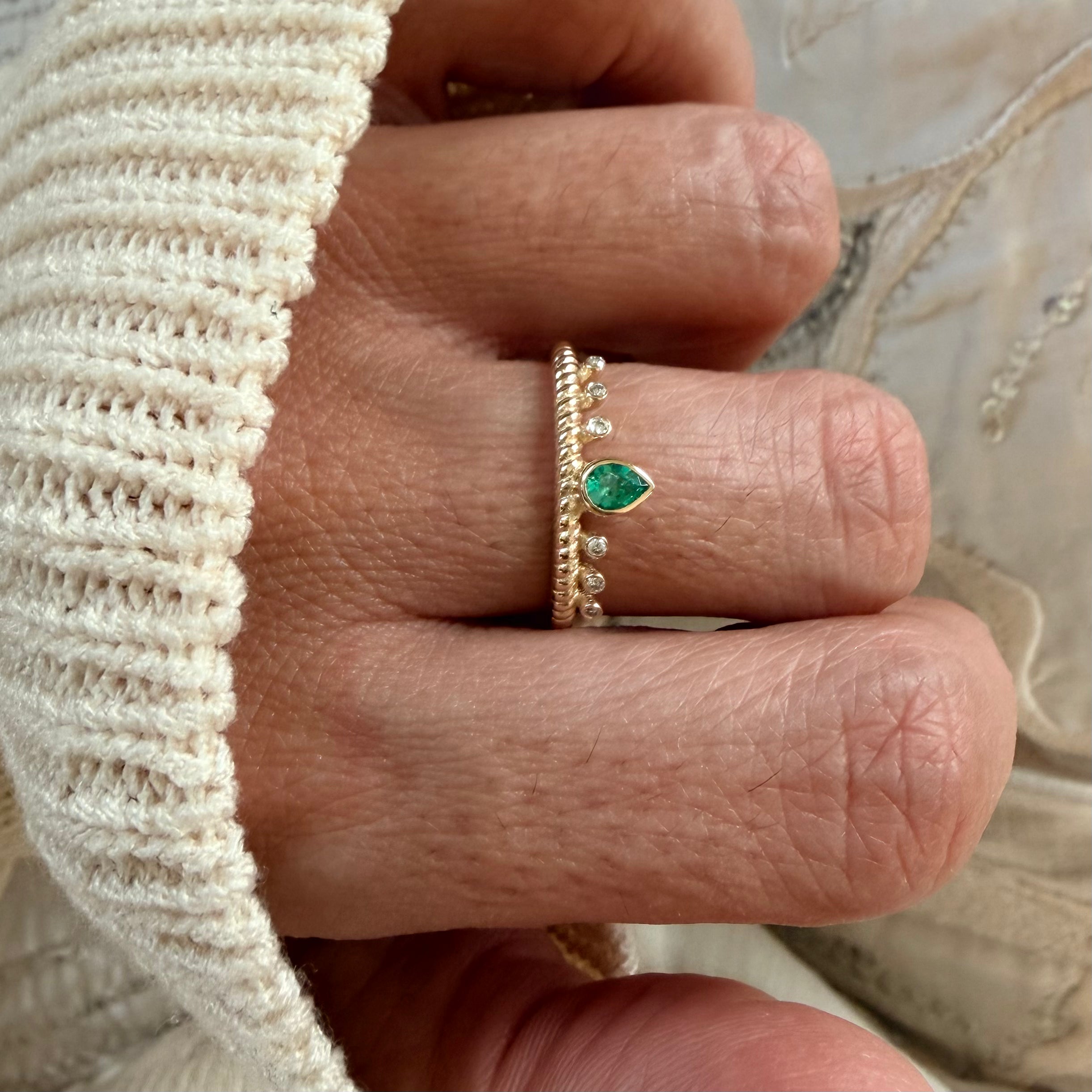 14K Gold Twisted Band Emerald Diamond Ring