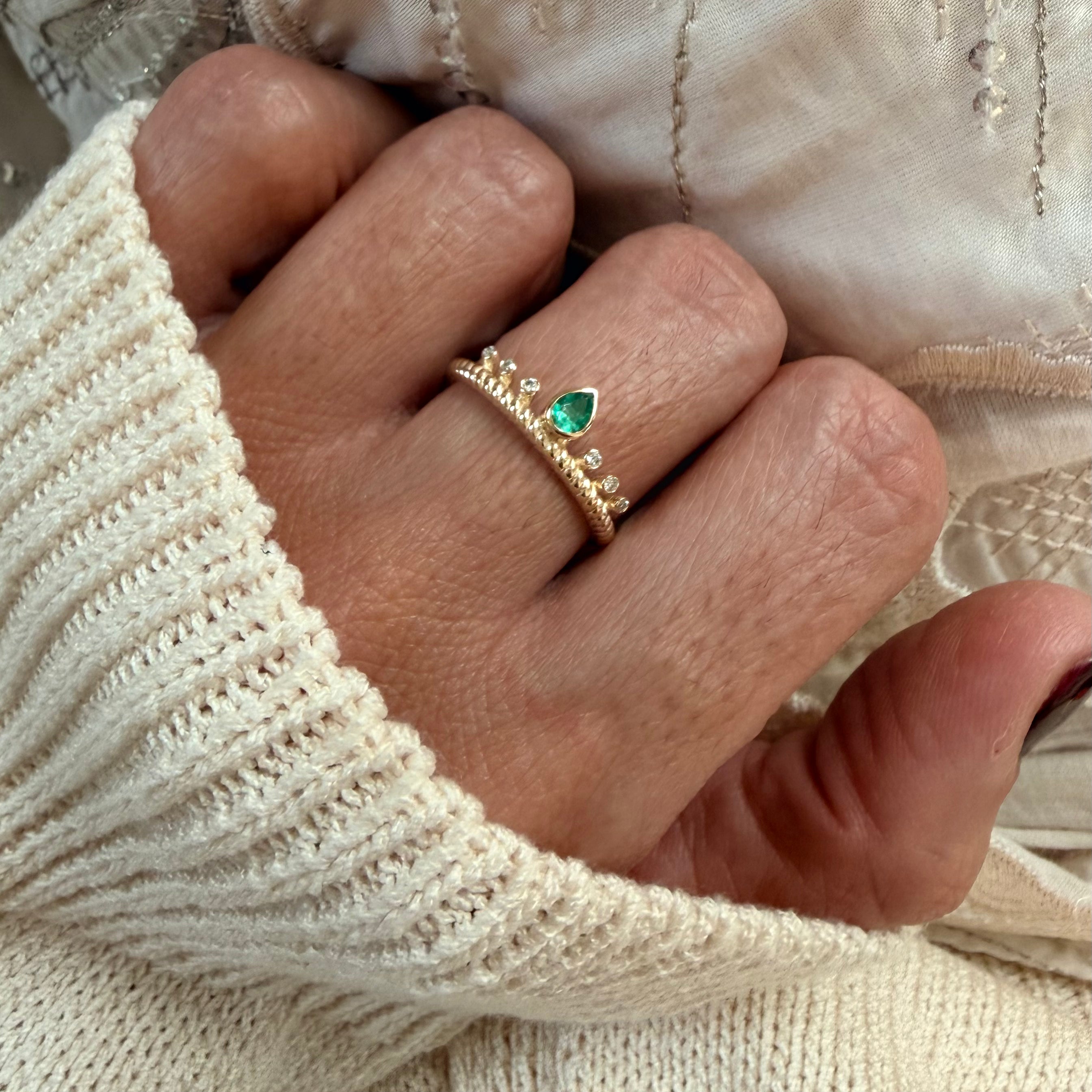 14K Gold Twisted Band Emerald Diamond Ring