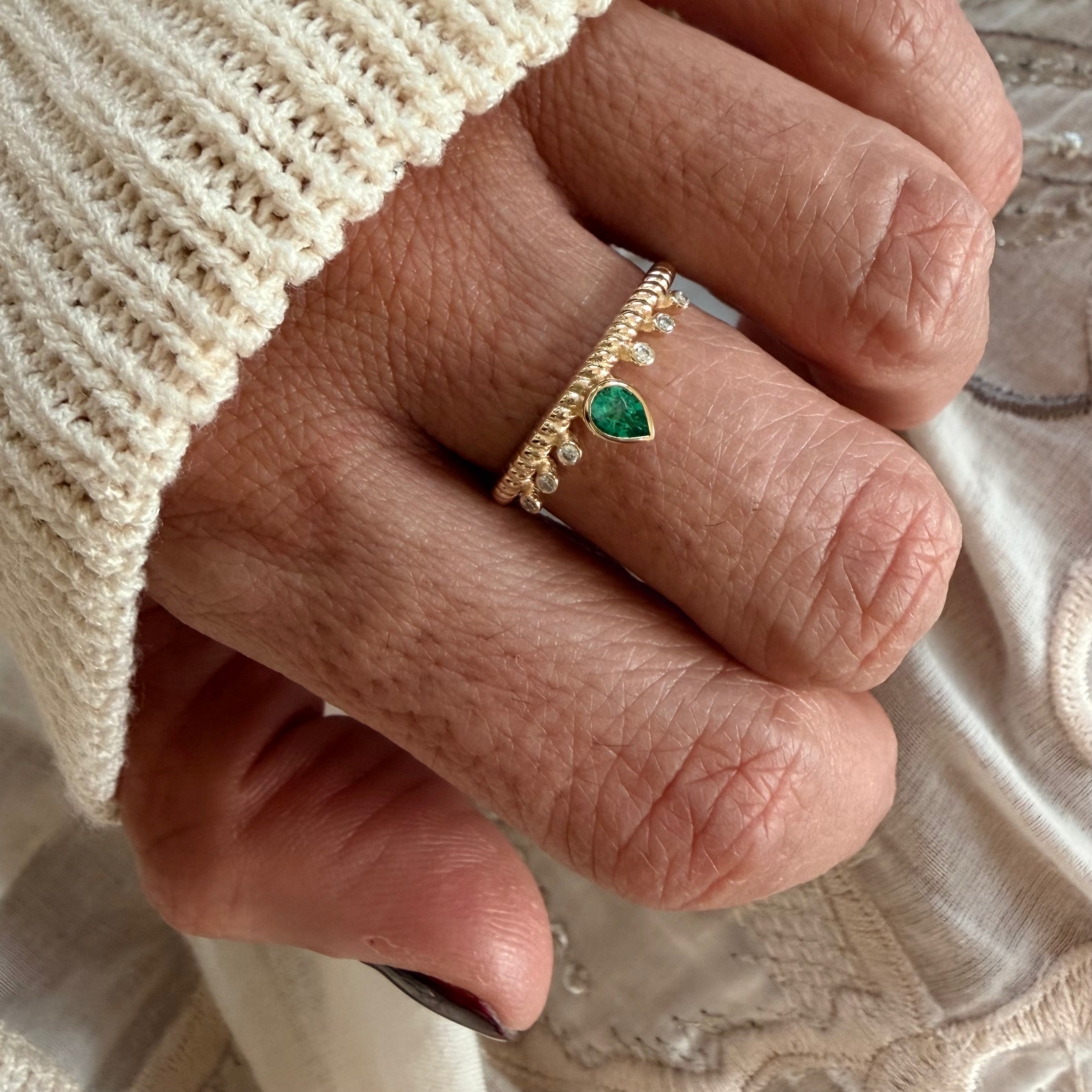 14K Gold Twisted Band Emerald Diamond Ring
