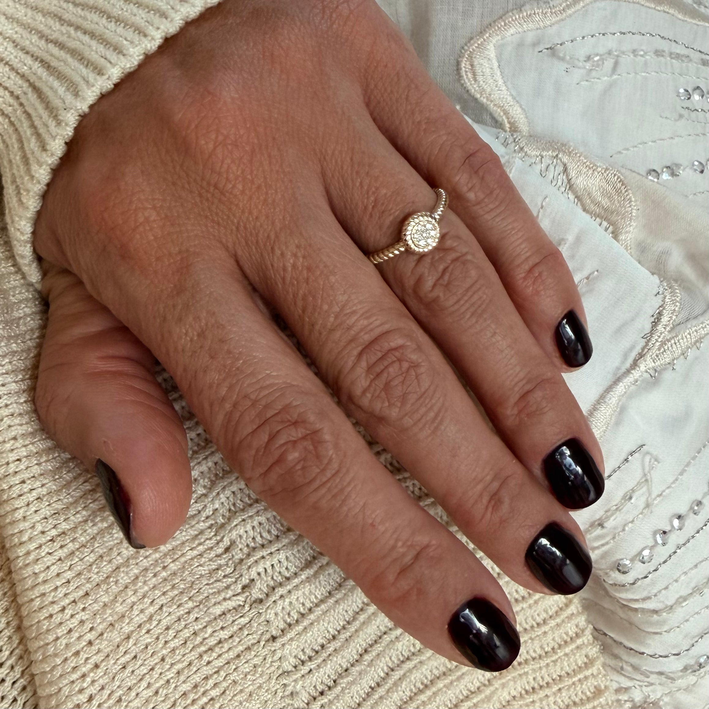 14K Gold Twisted Band Round Diamond Ring