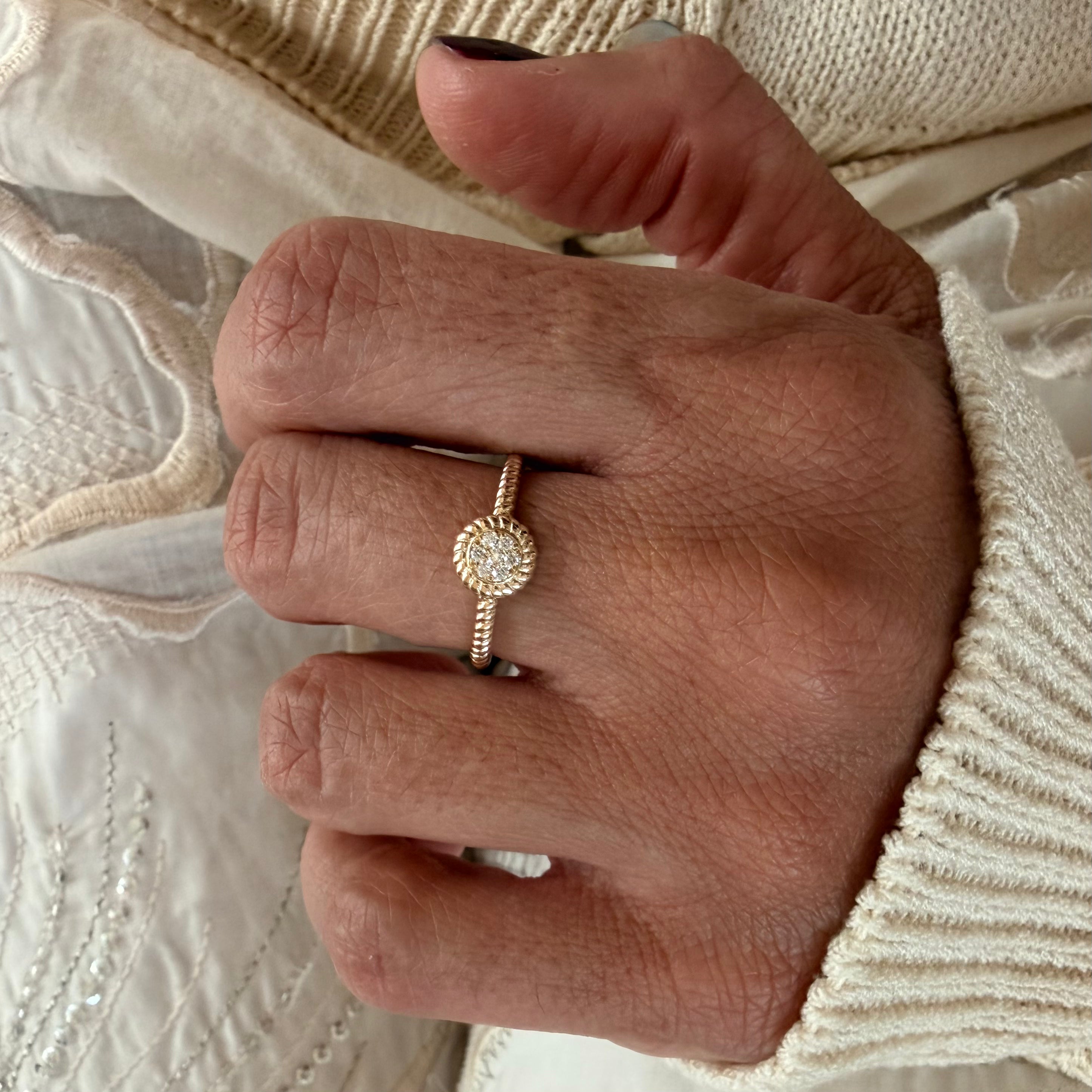 14K Gold Twisted Band Round Diamond Ring
