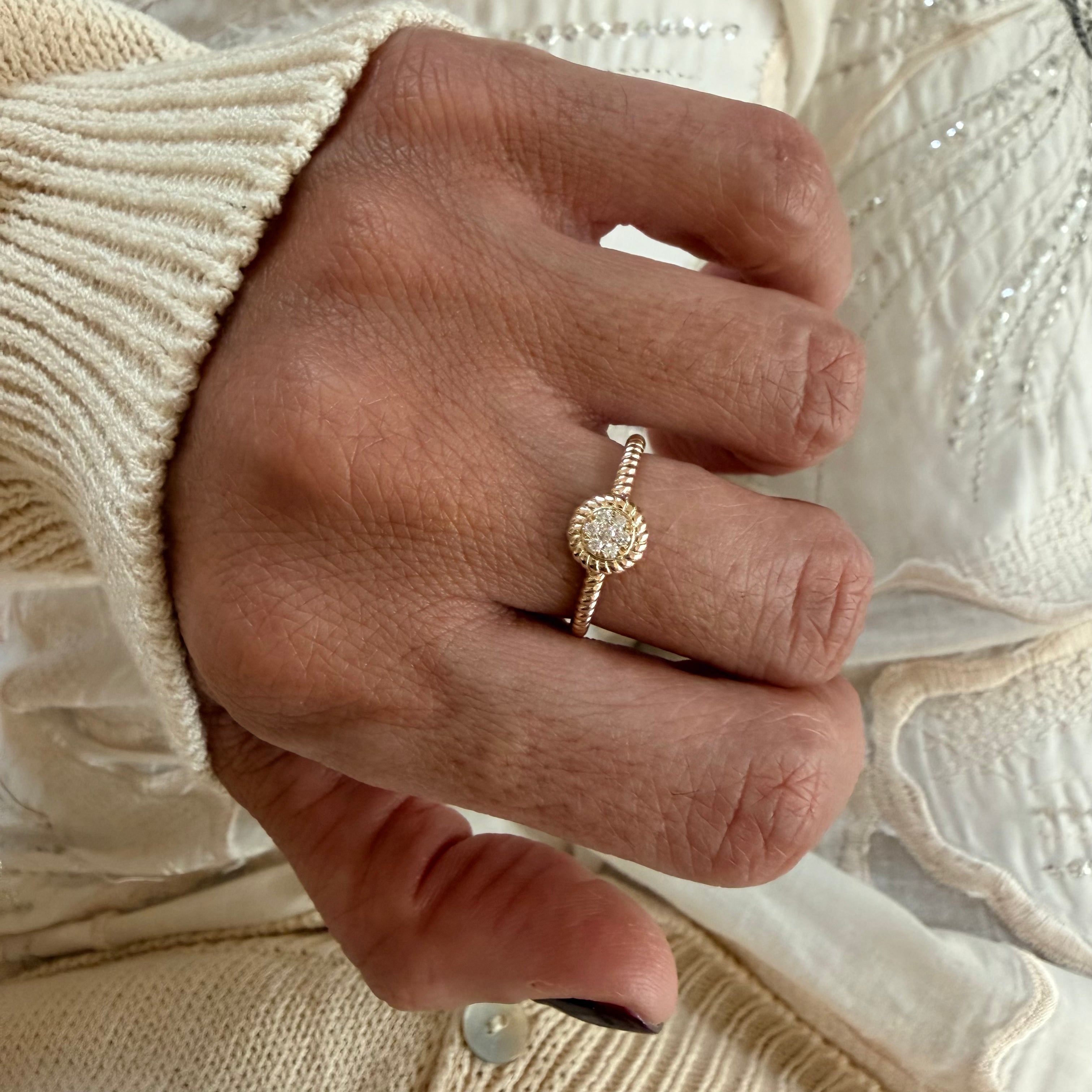 14K Gold Twisted Band Round Diamond Ring