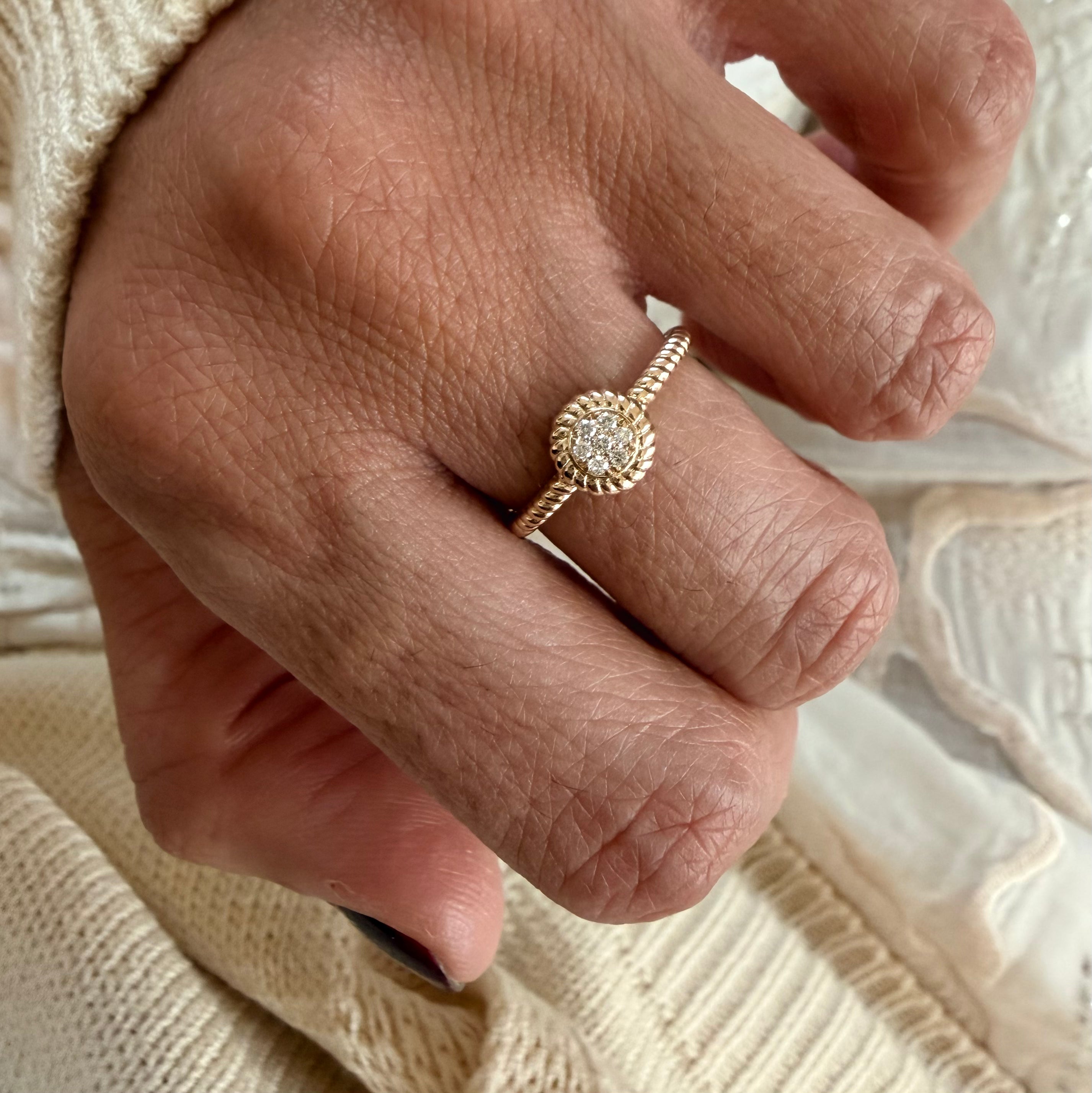 14K Gold Twisted Band Round Diamond Ring