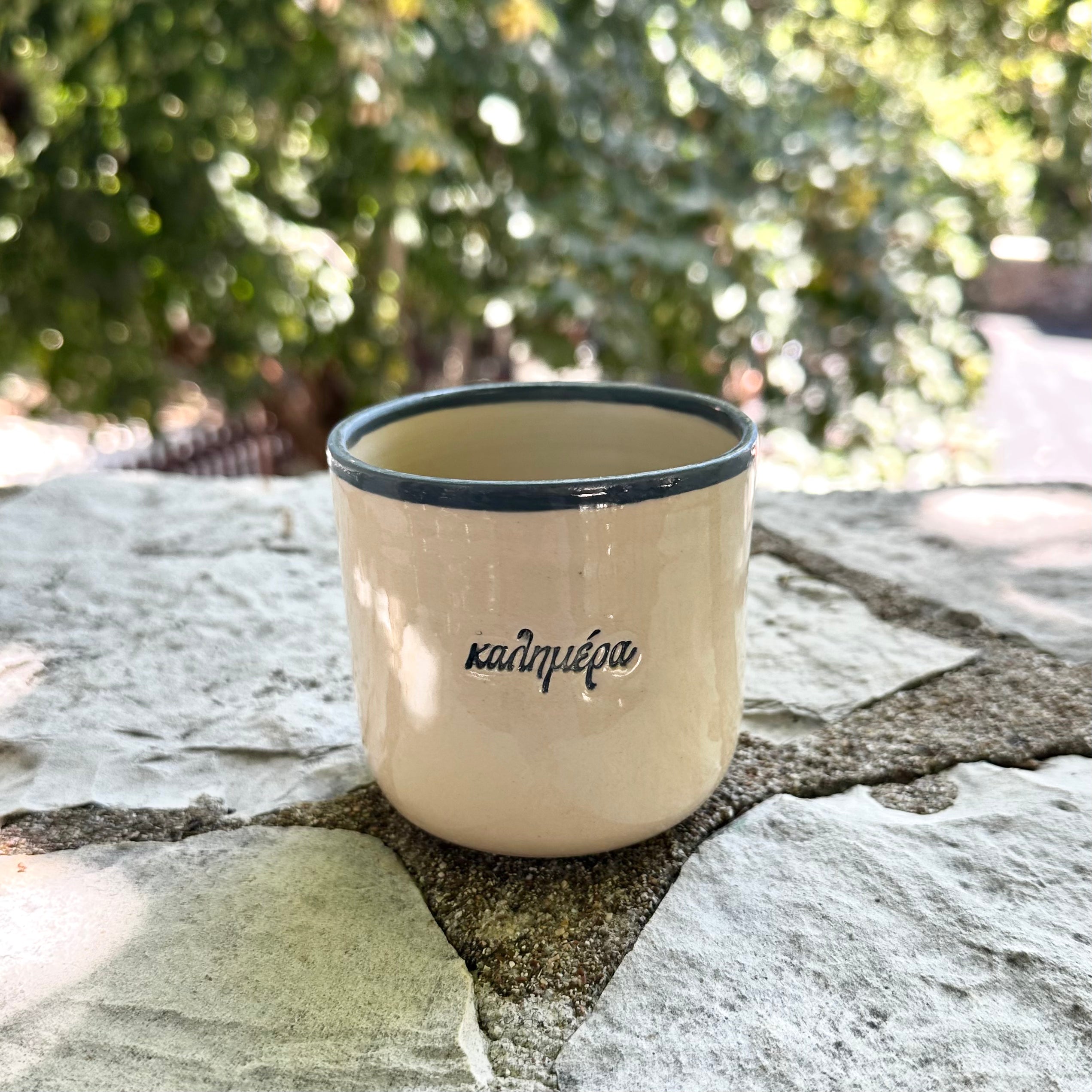 Handmade Ceramic Coffee Mug – "καλημέρα" & "χαμογέλα"