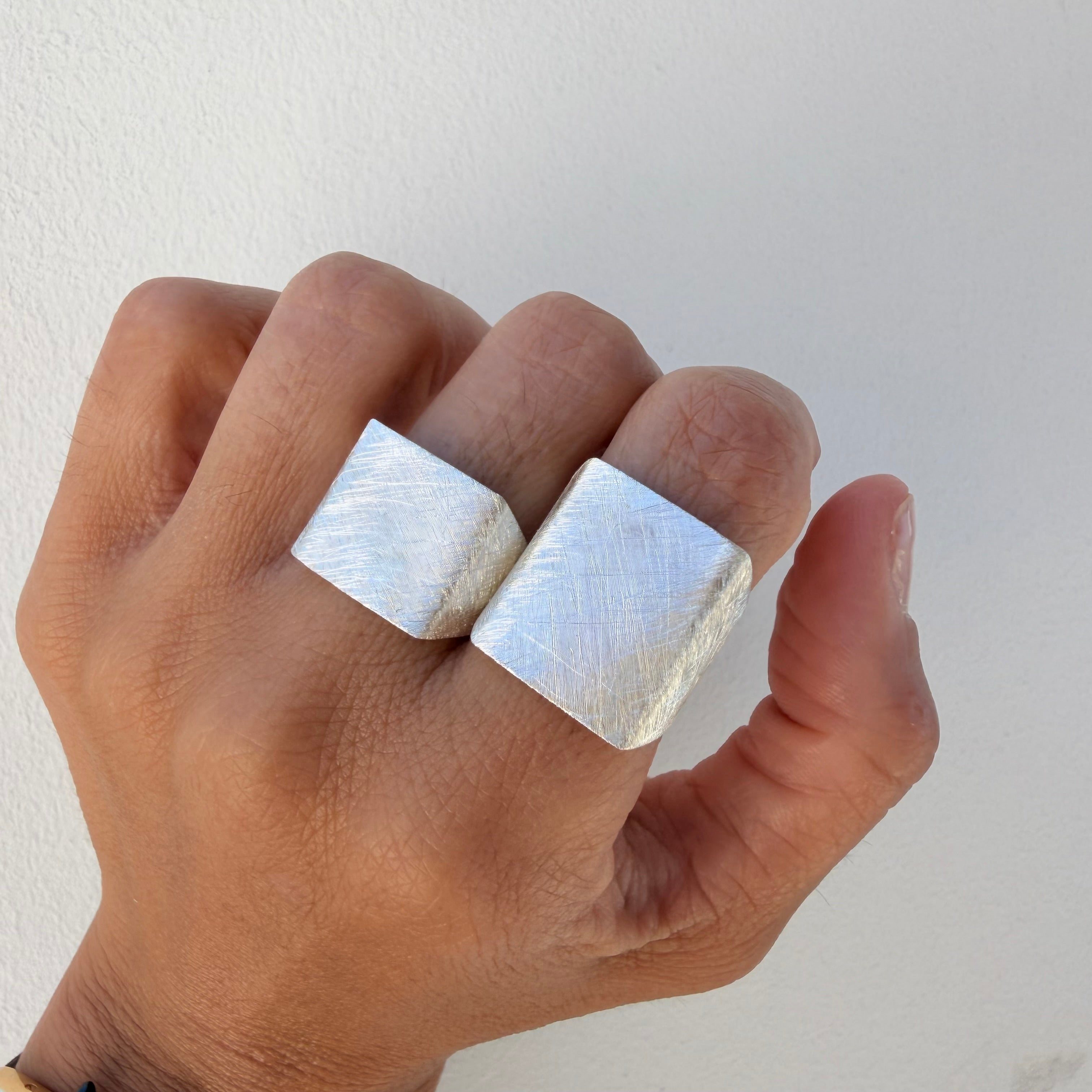 Long Cube Ring