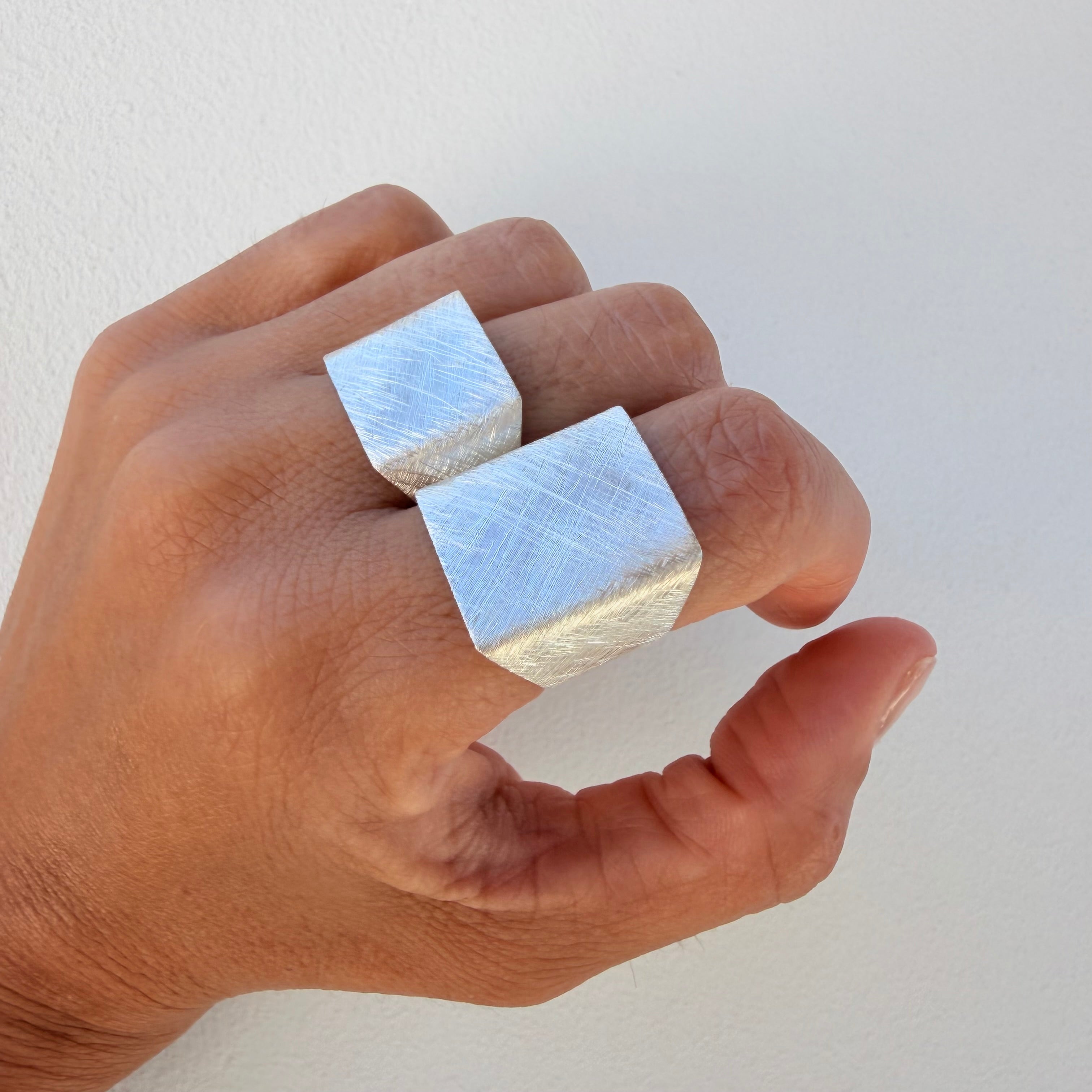 Long Cube Ring