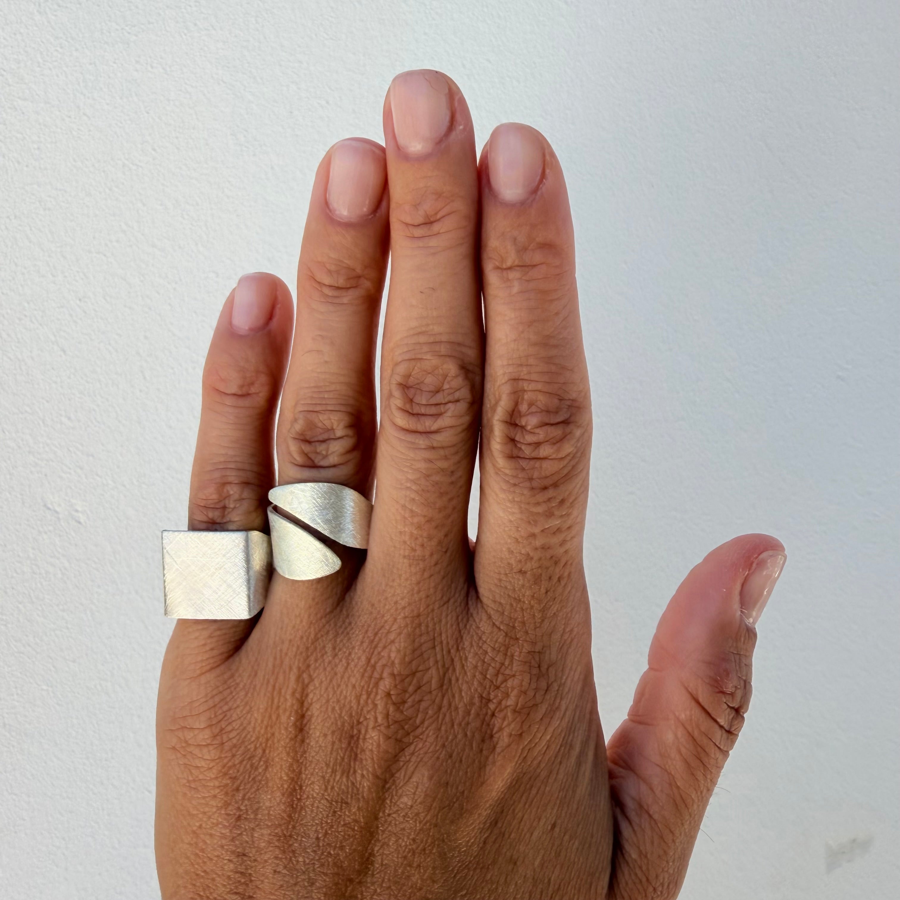 Short Leaf Ring
