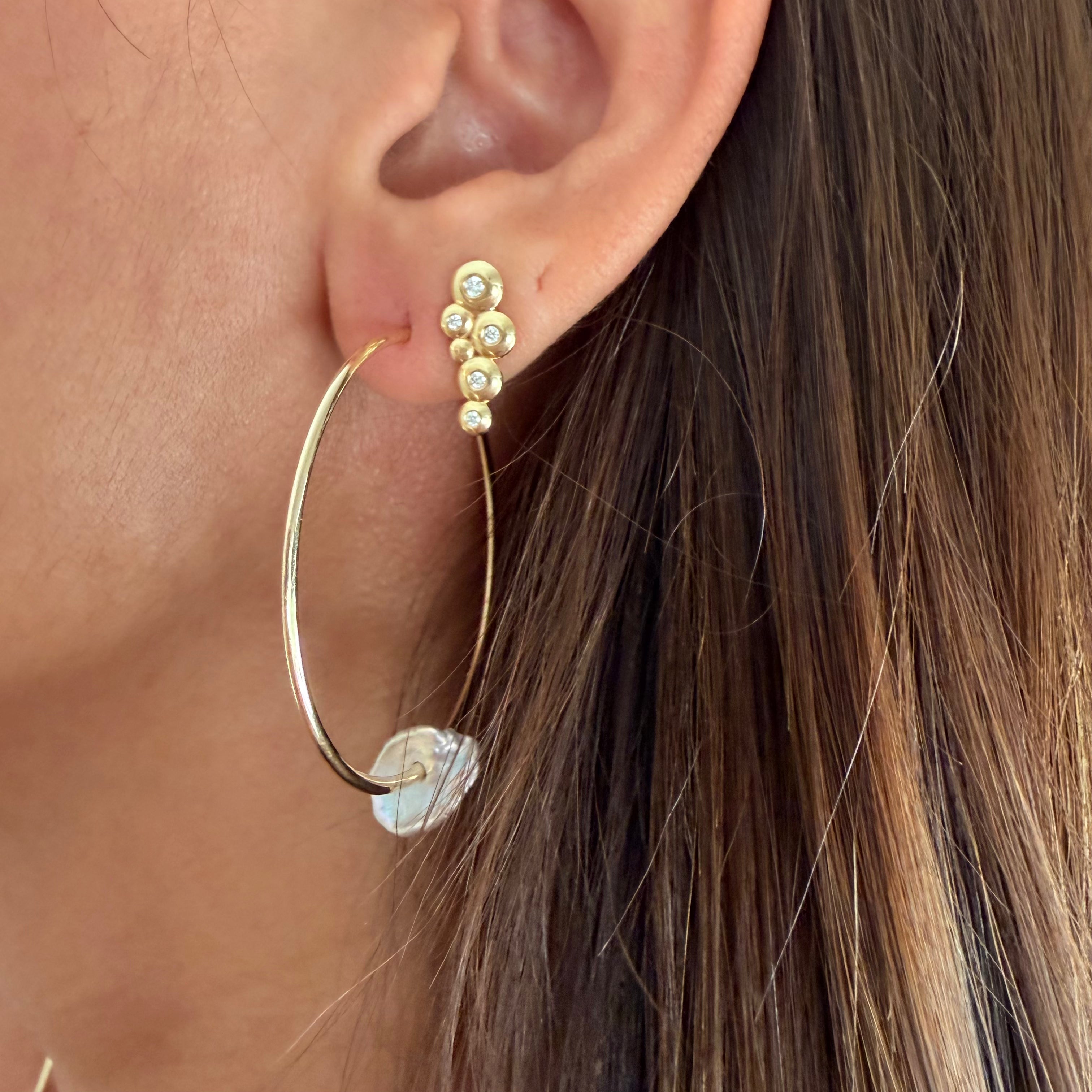 14K Gold thin round hoops with a baroque purple pearl - 40 mm