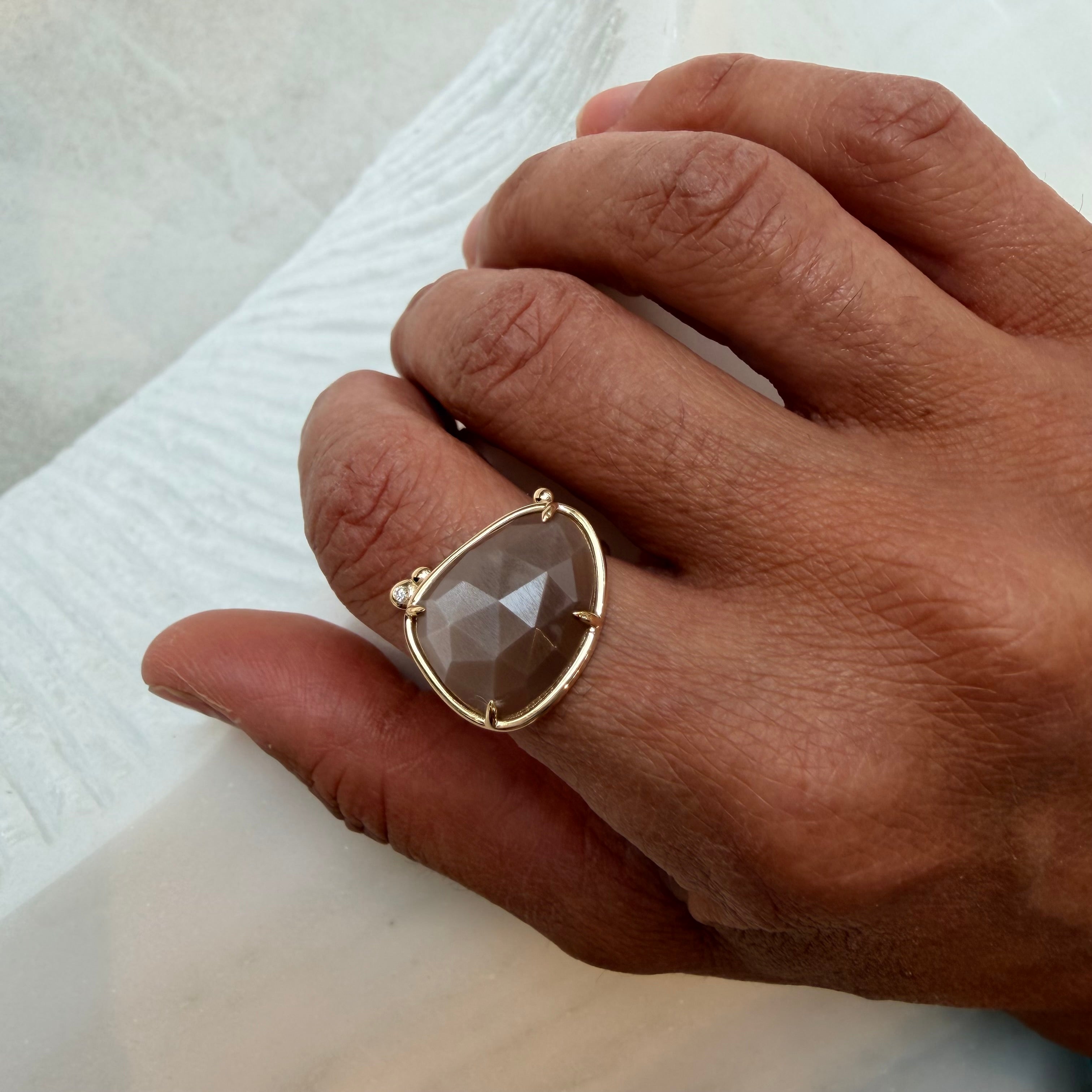 Lunar Veil – 14K Gold Ring with Moonstone & Diamond