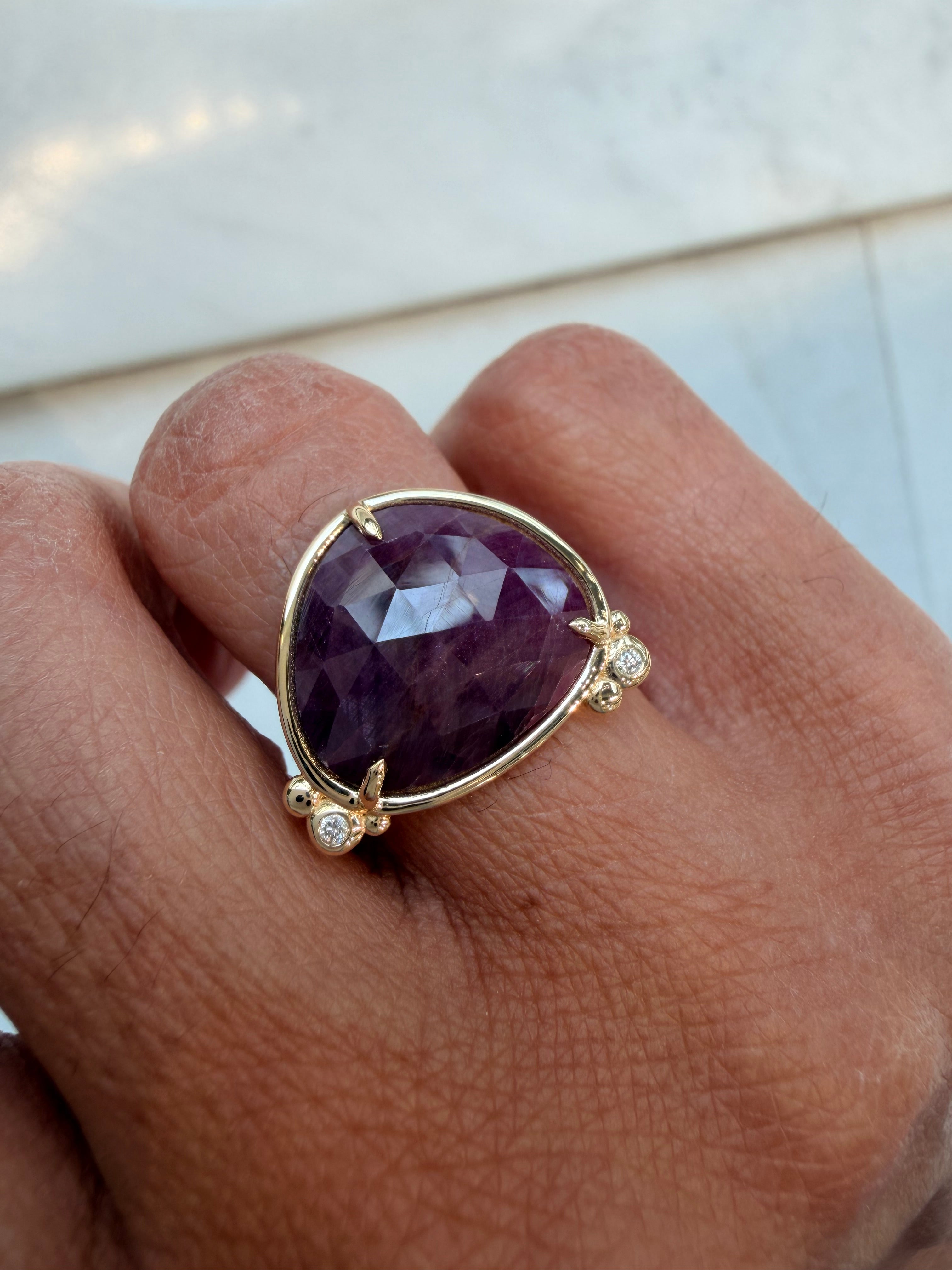 Pulse of Love – 14K Gold Ring with Ruby & Diamonds