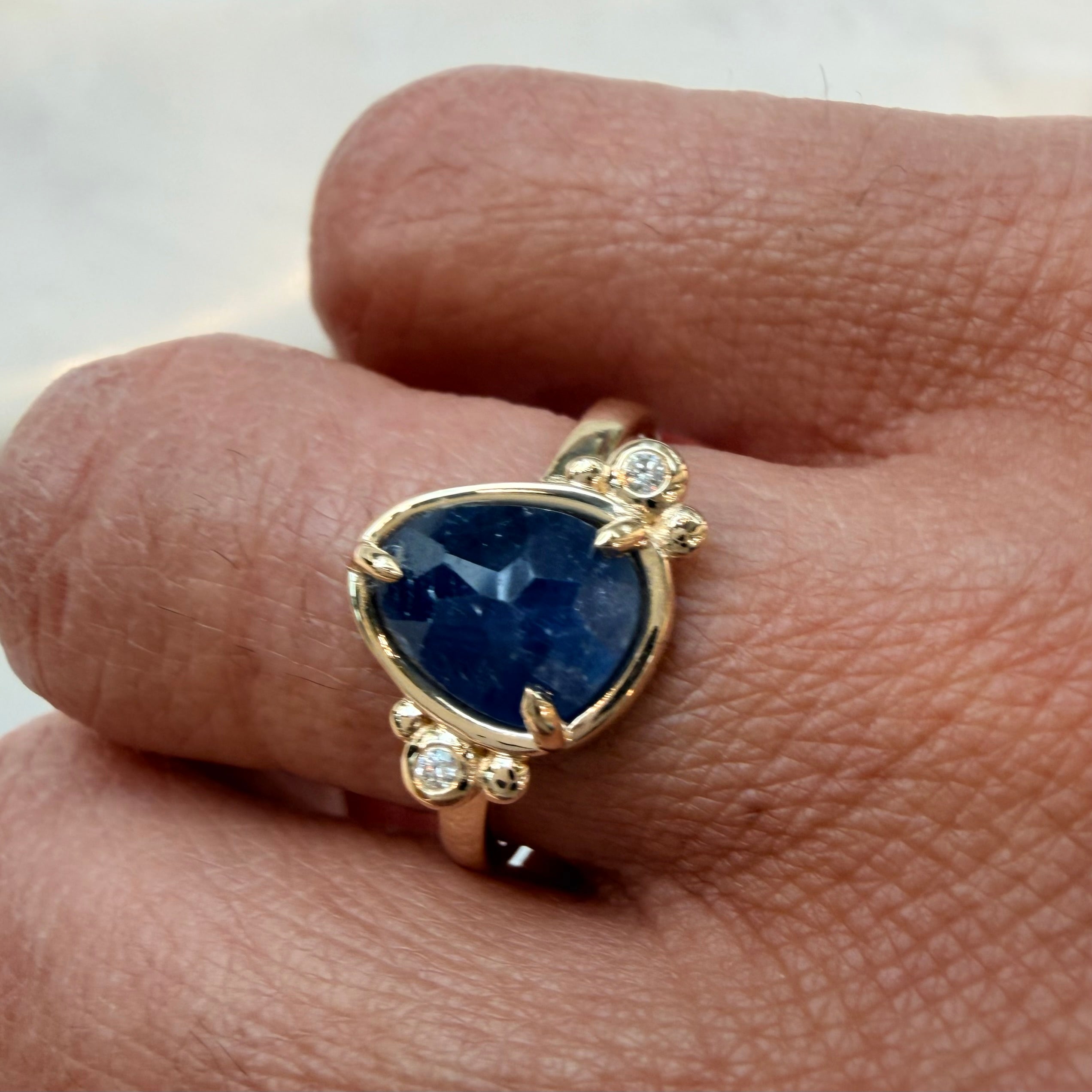 Midnight Vow – 14K Gold Ring with Sapphire & Diamonds