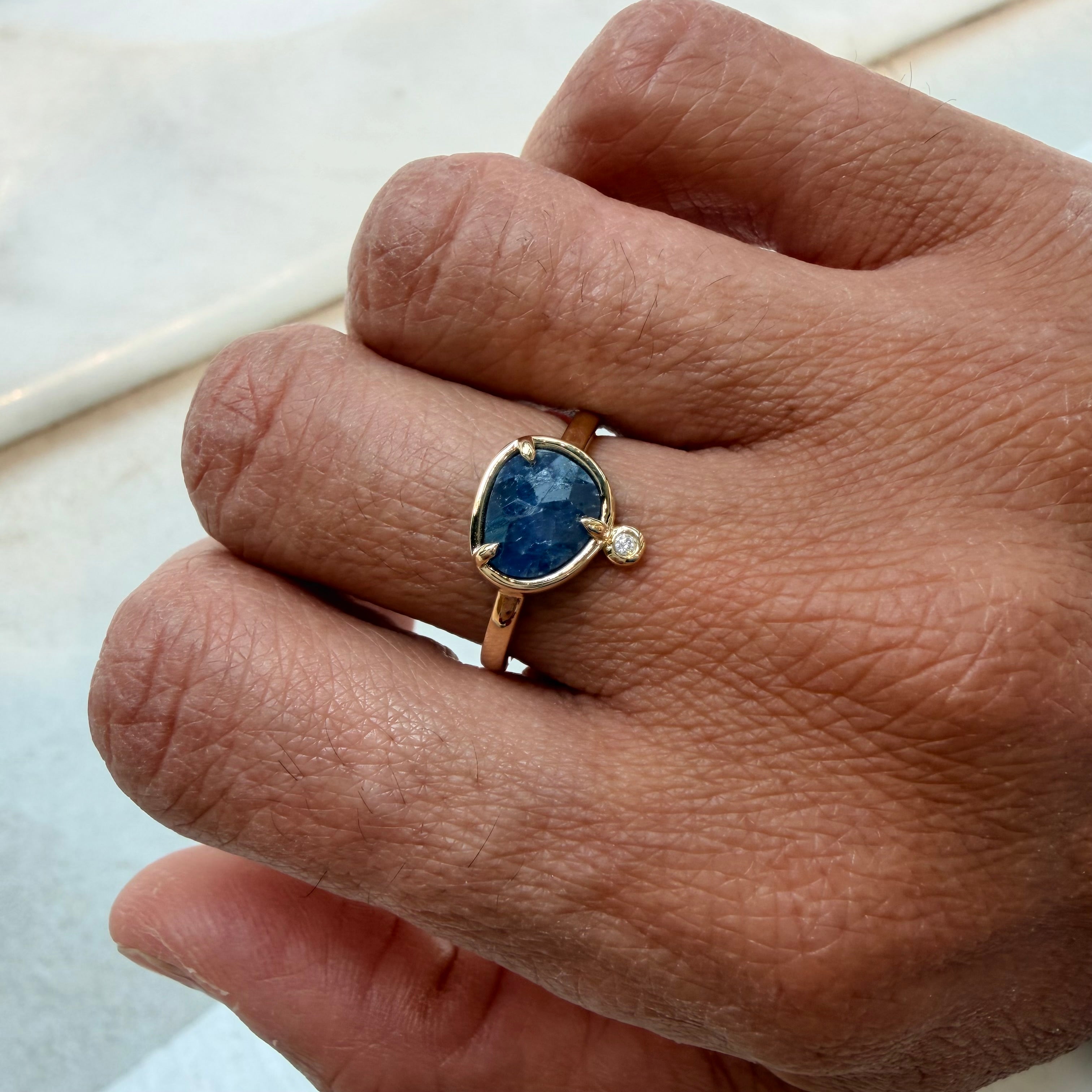 Ocean Kiss  – 14K Gold Ring with Sapphire and Diamond