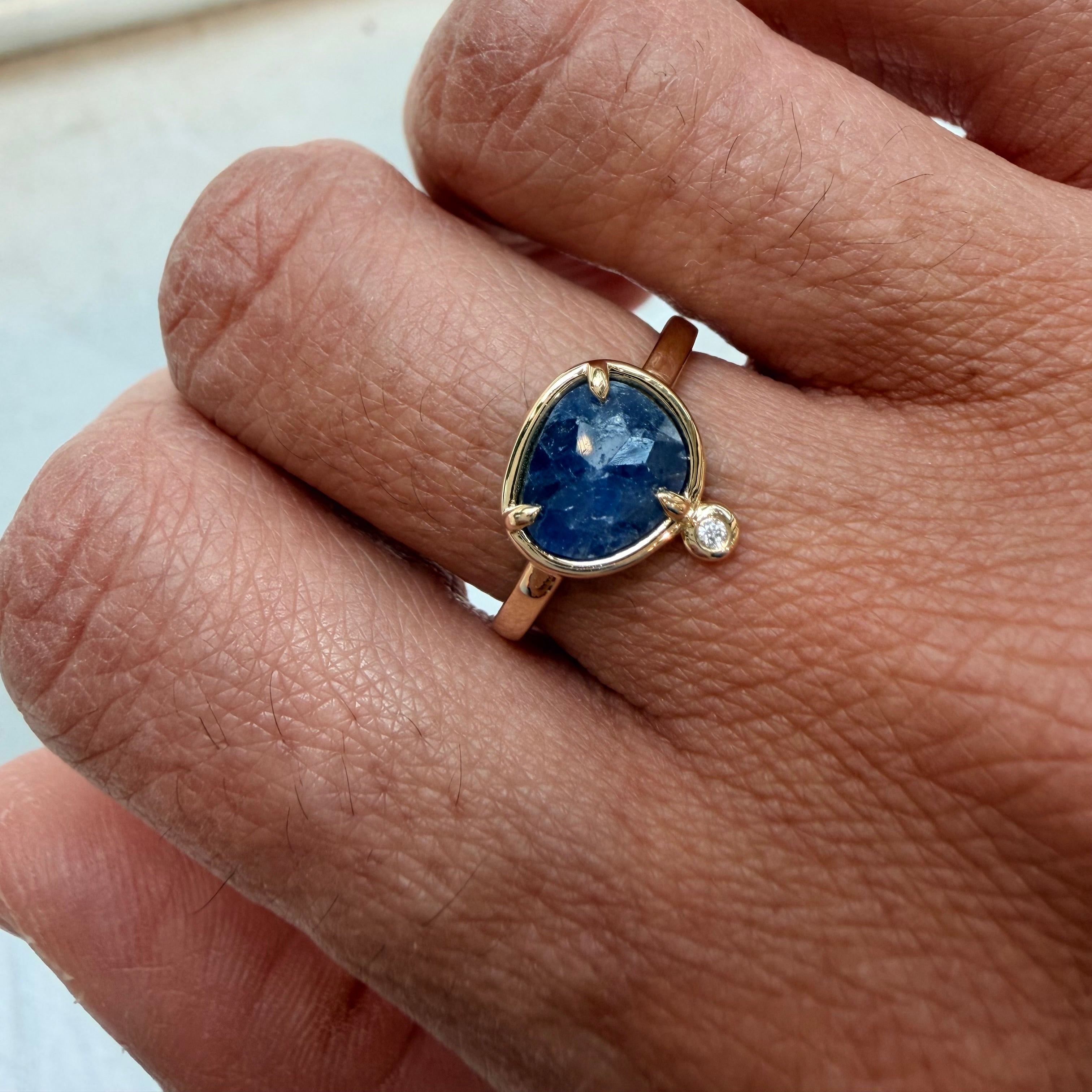 Ocean Kiss  – 14K Gold Ring with Sapphire and Diamond