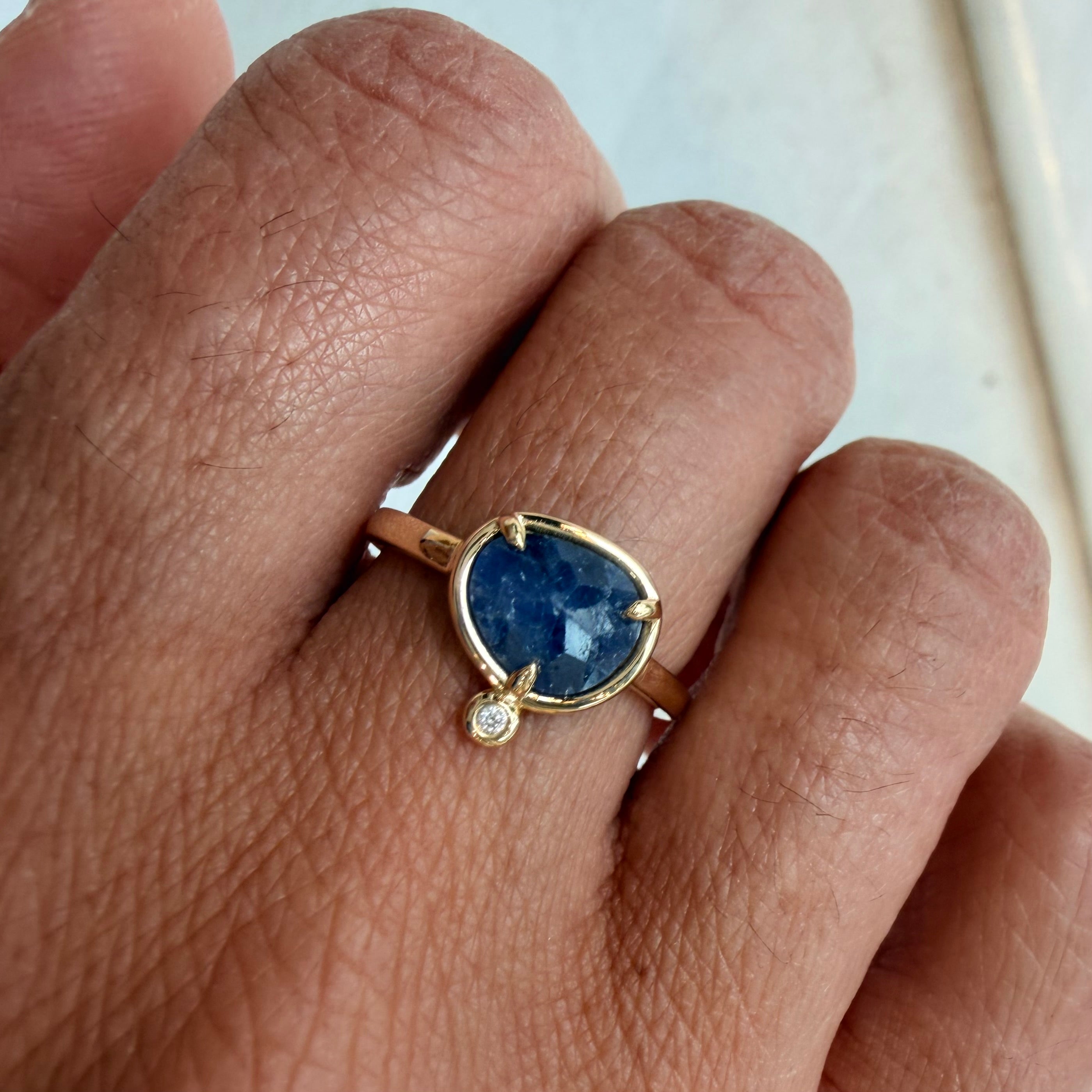 Ocean Kiss  – 14K Gold Ring with Sapphire and Diamond