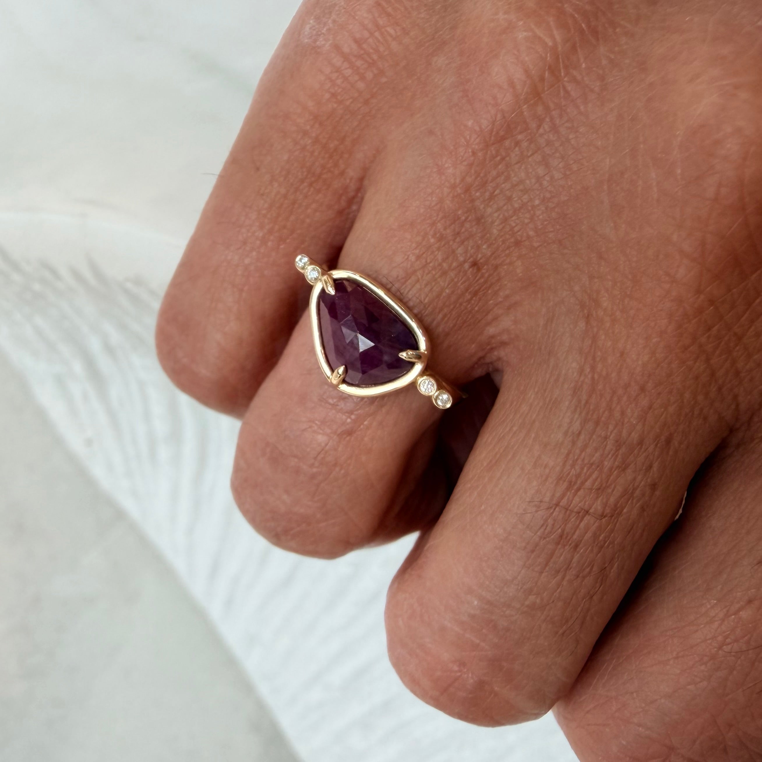 Velvet Flame – 14K Gold Ring with Ruby & Diamonds