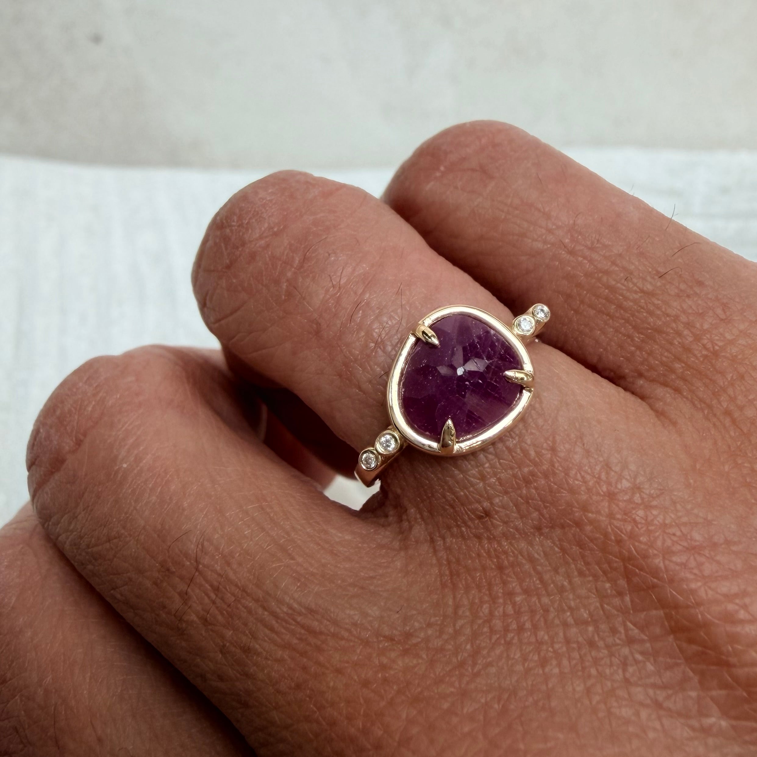 Heartspell – 14K Gold Ring with Ruby & Diamonds