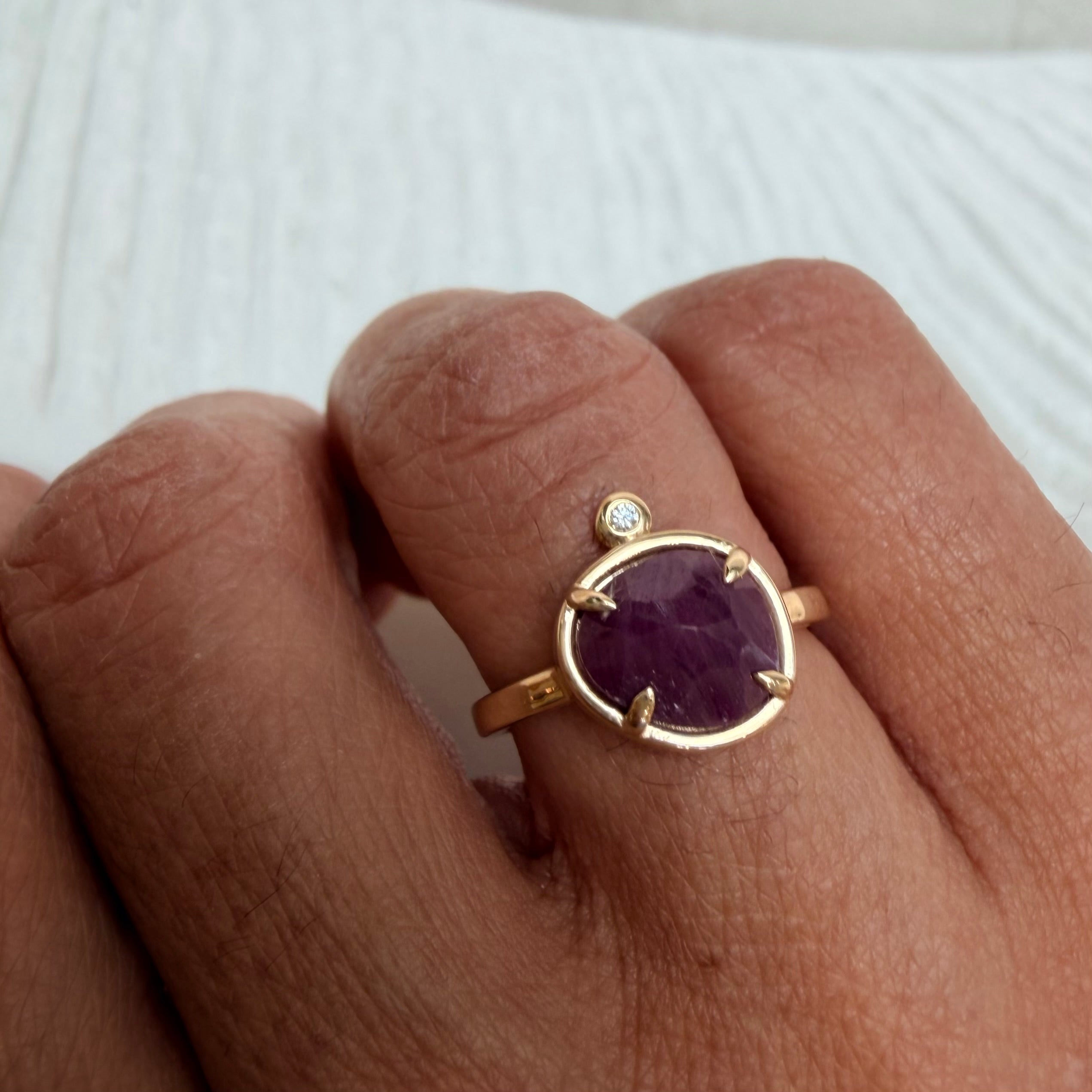 Silent Fire – 14K Gold Ring with Ruby & Diamond