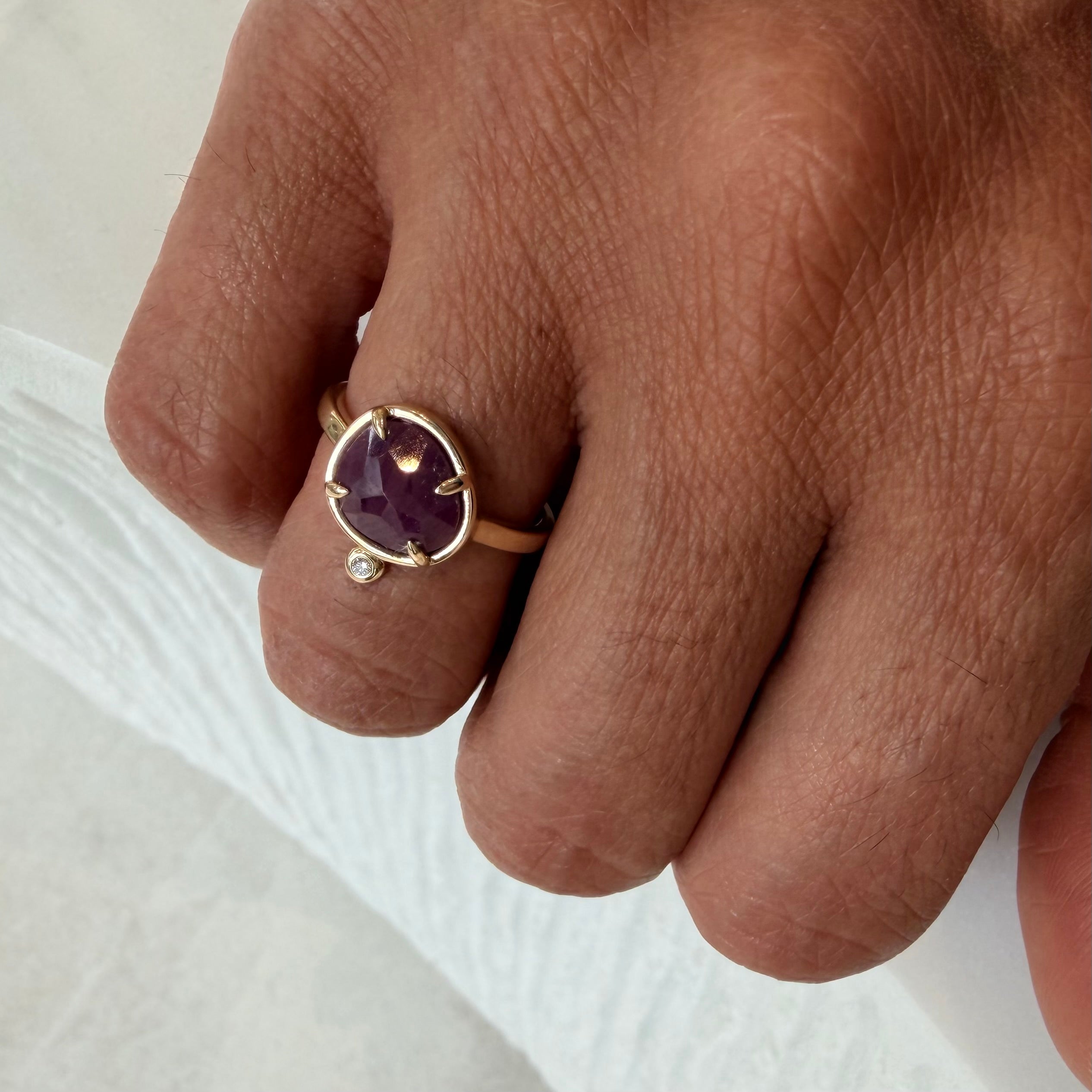 Silent Fire – 14K Gold Ring with Ruby & Diamond
