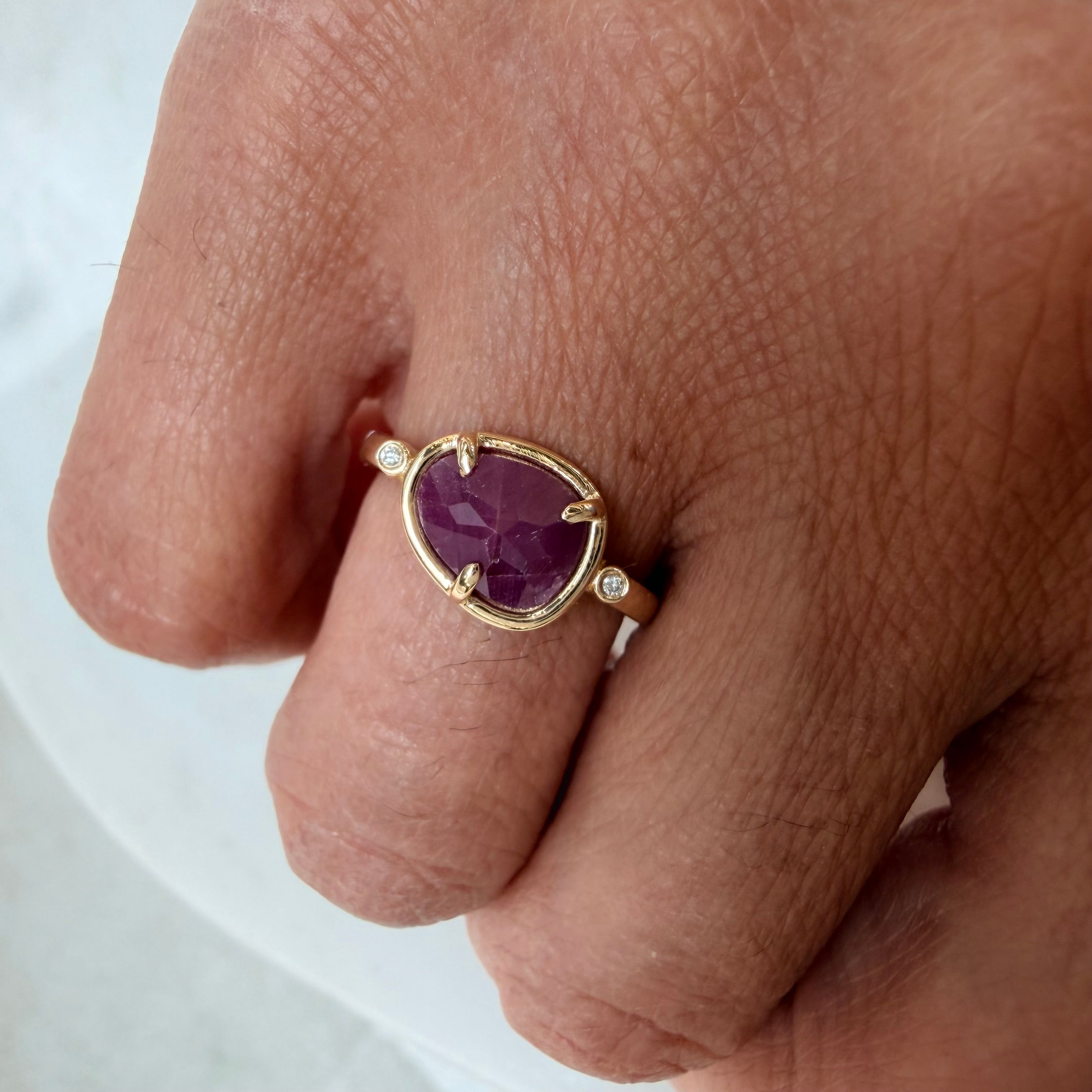 Velvet Hug – 14K Gold Ring with Ruby & Diamond