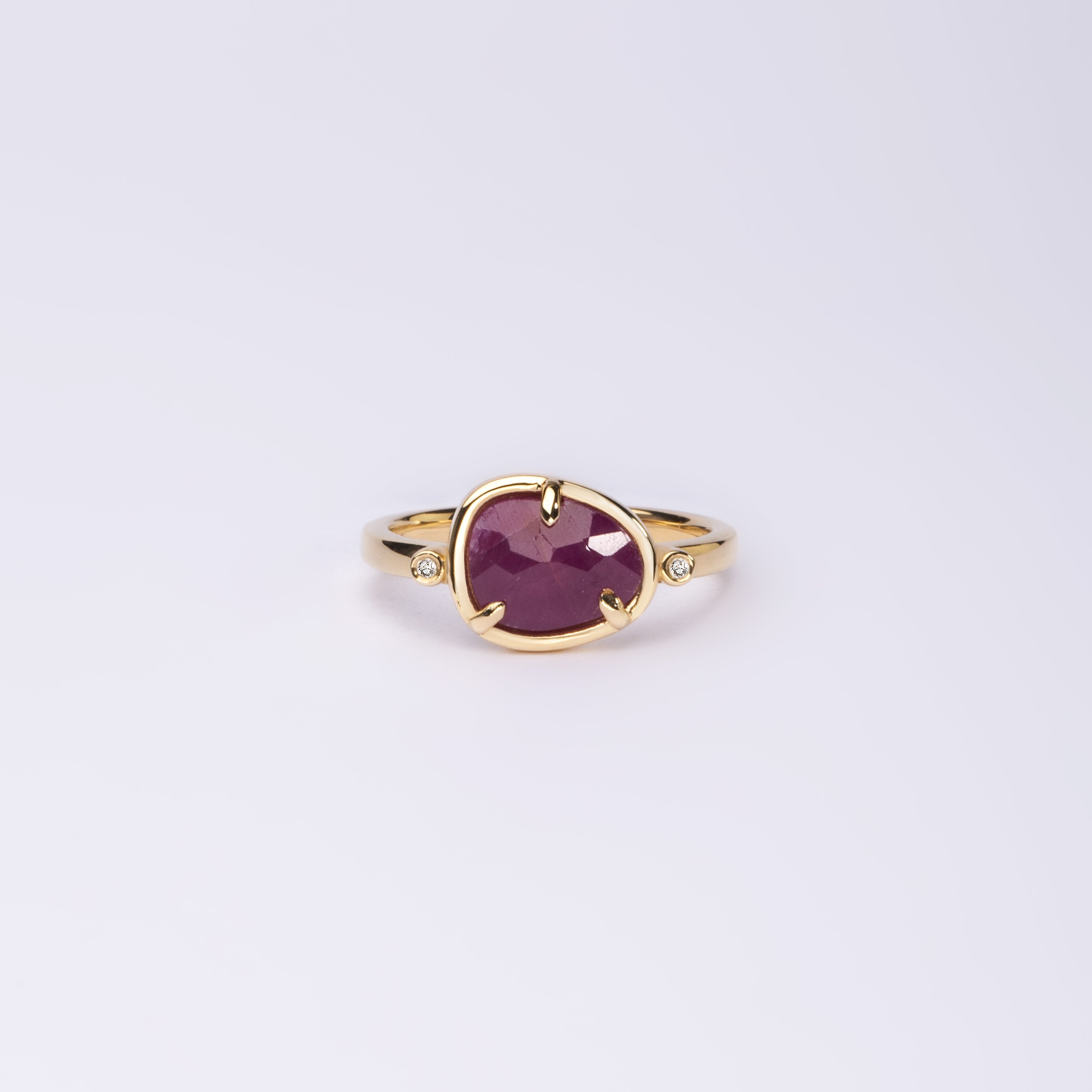 Velvet Hug – 14K Gold Ring with Ruby & Diamond
