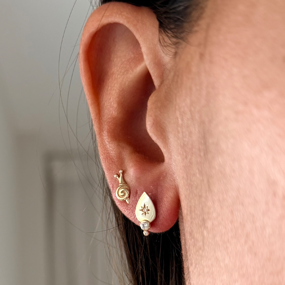 14K Gold Drop-shaped Diamond Star Stud Earrings with Diamond