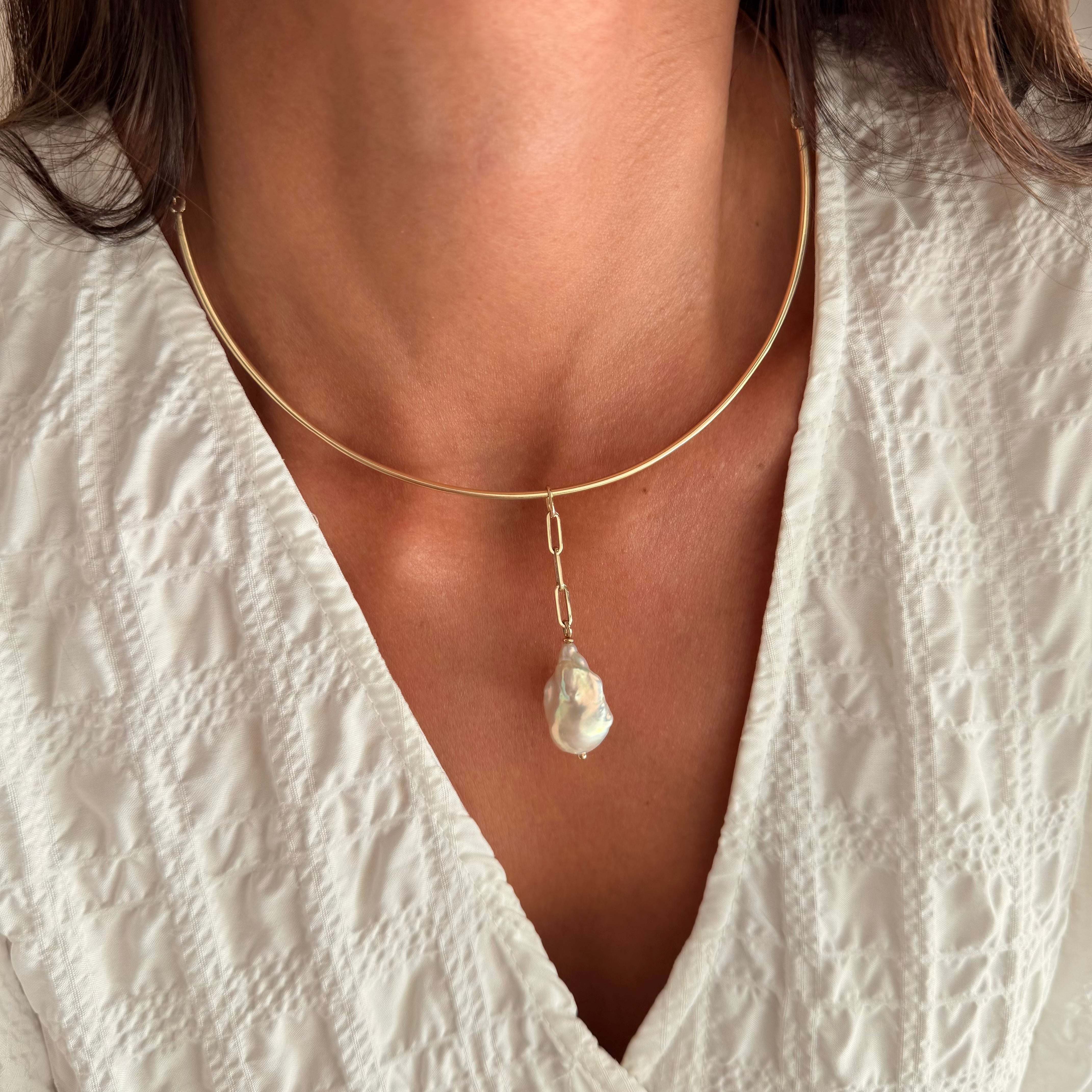 Short Big Baroque Pearl Chain Motif