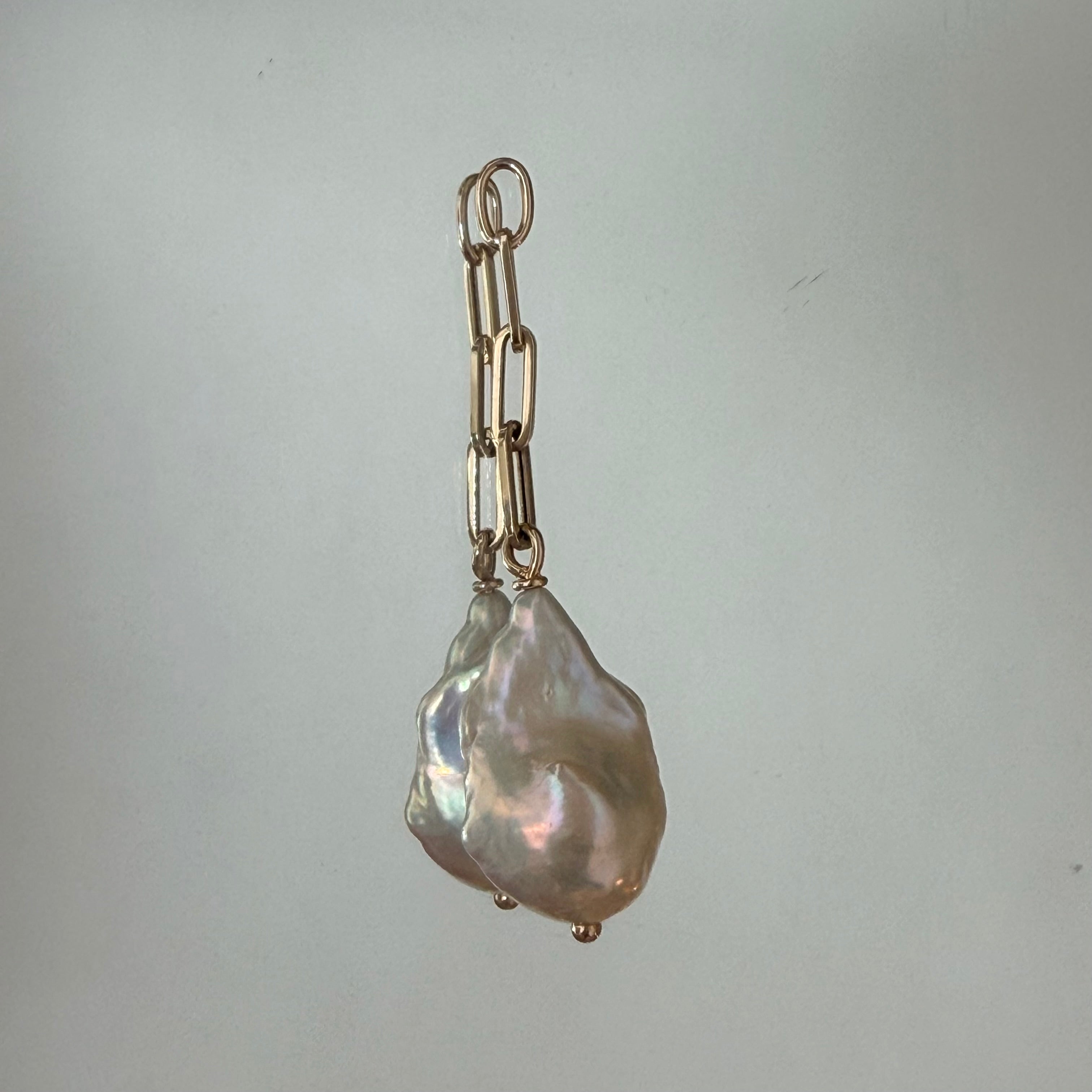 Short Big Baroque Pearl Chain Motif