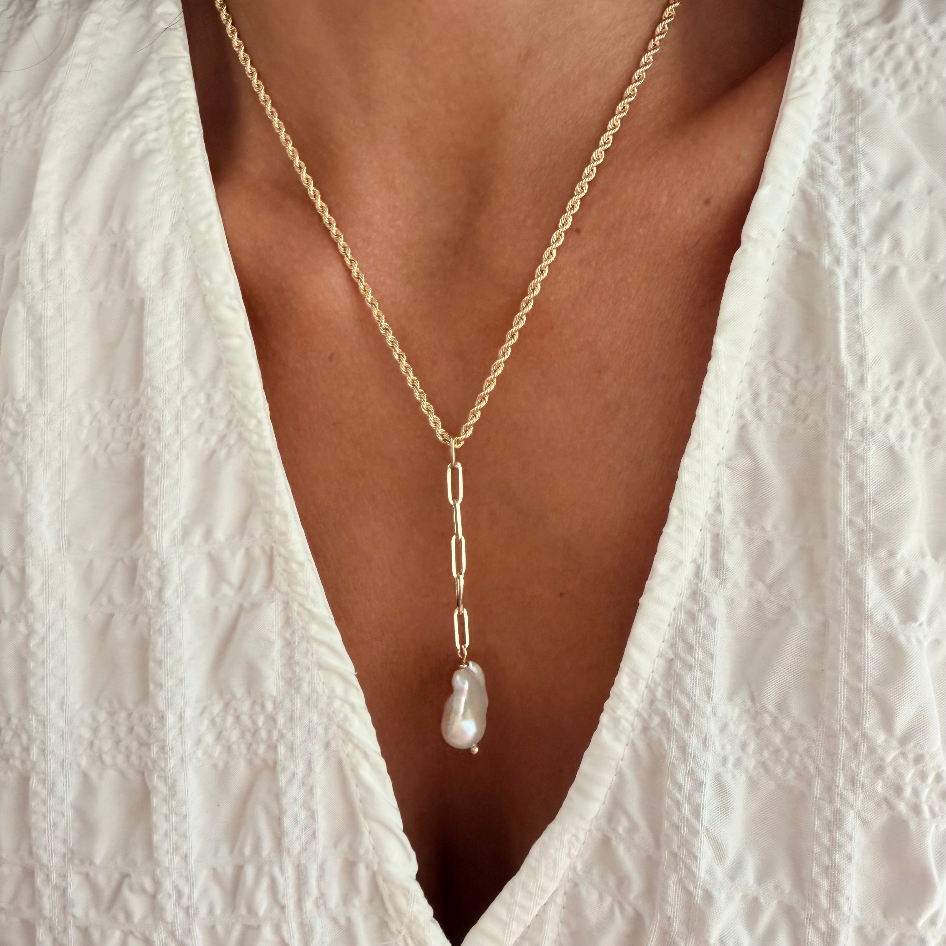 Medium Baroque Pearl Chain Motif