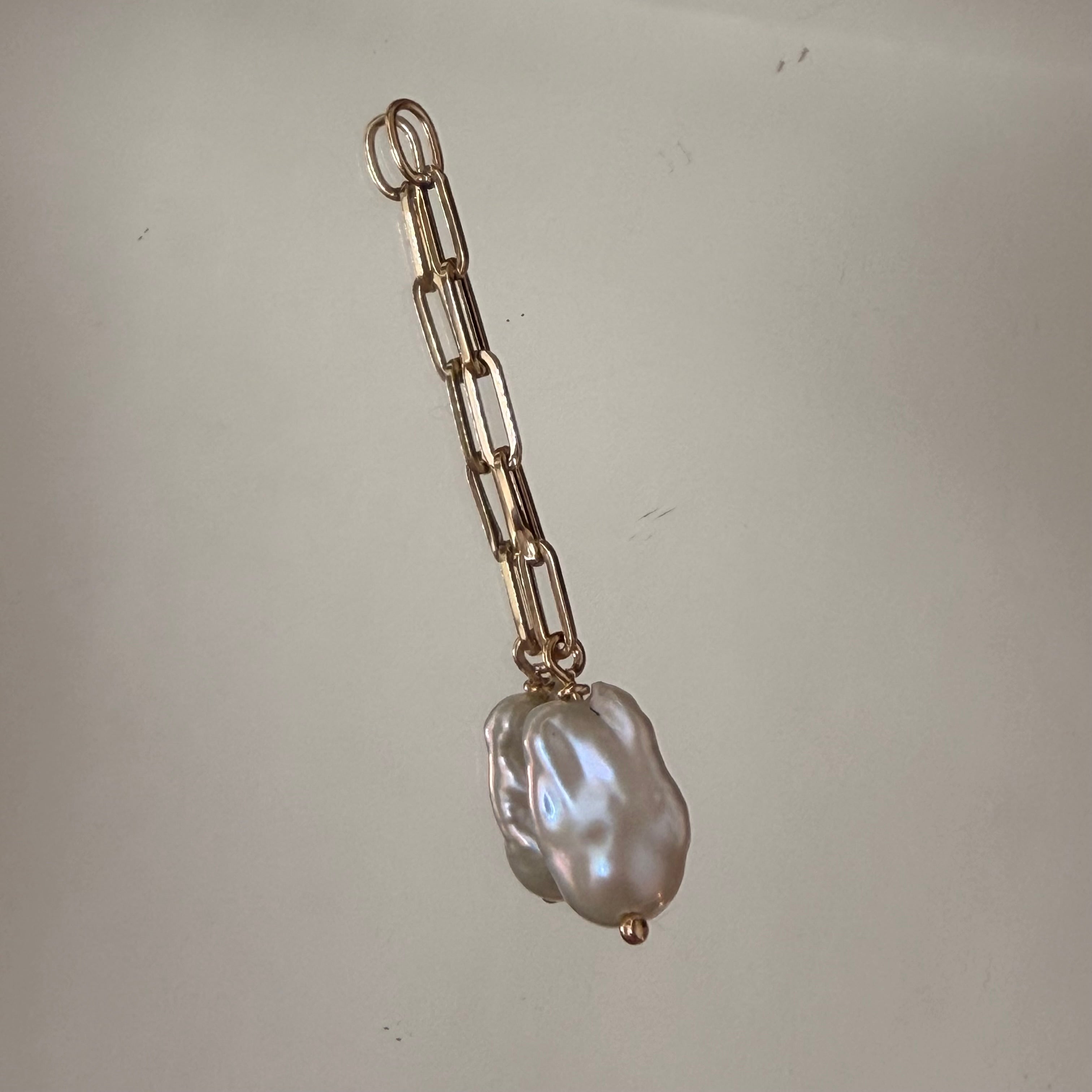 Medium Baroque Pearl Chain Motif