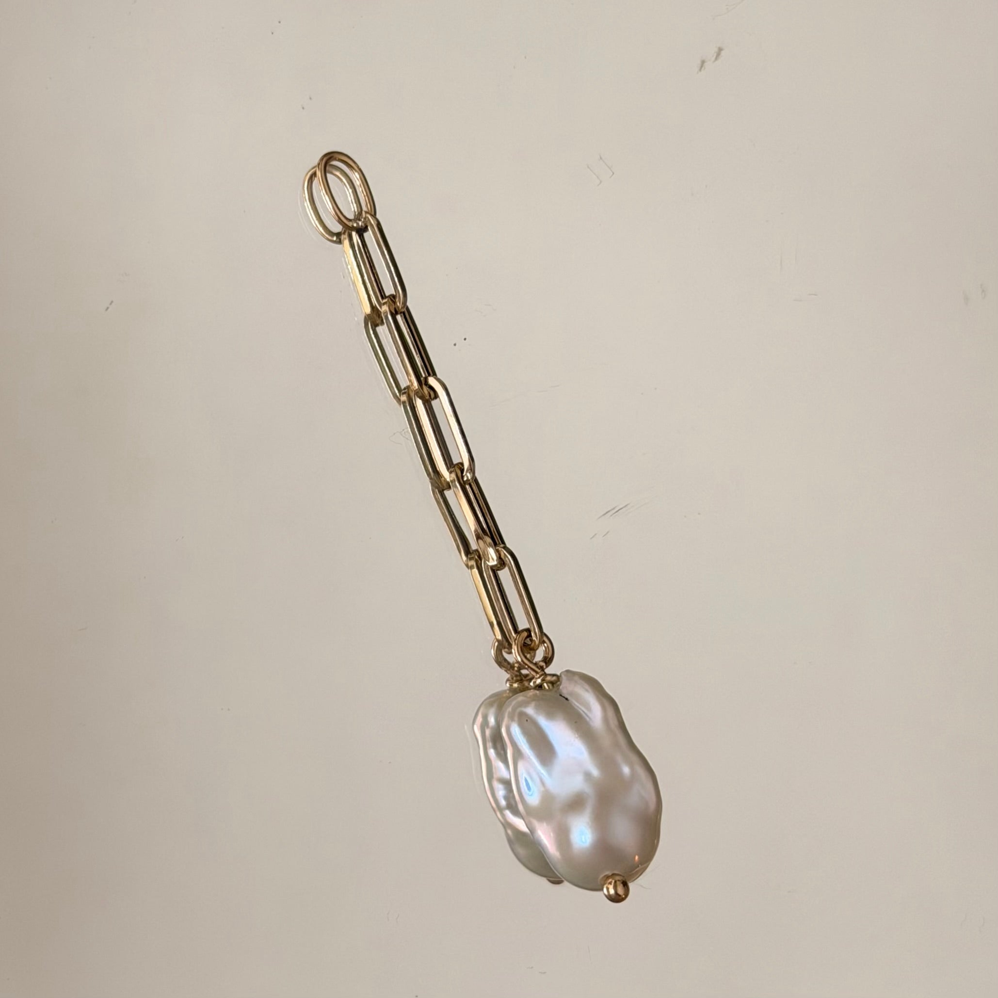 Medium Baroque Pearl Chain Motif