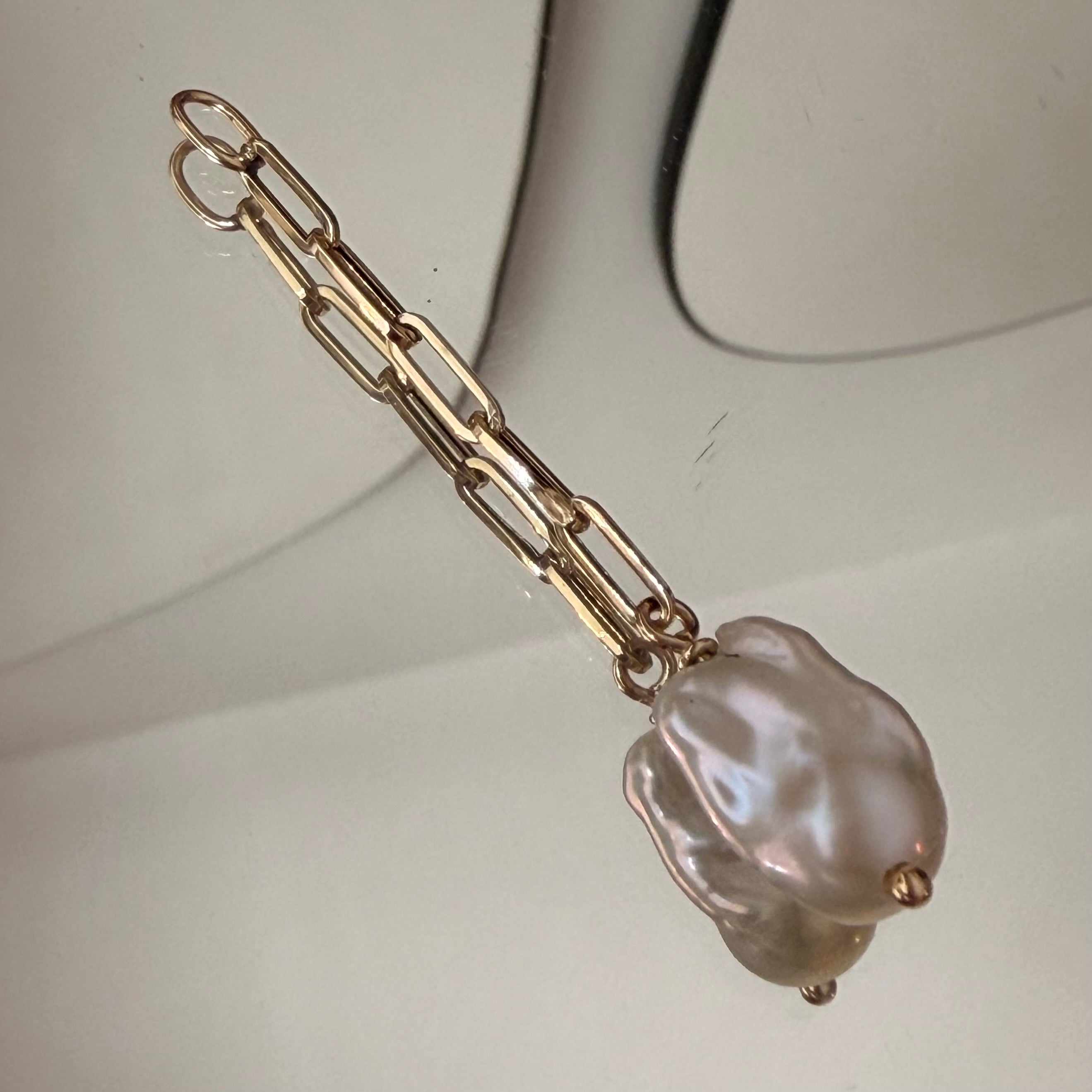 Medium Baroque Pearl Chain Motif