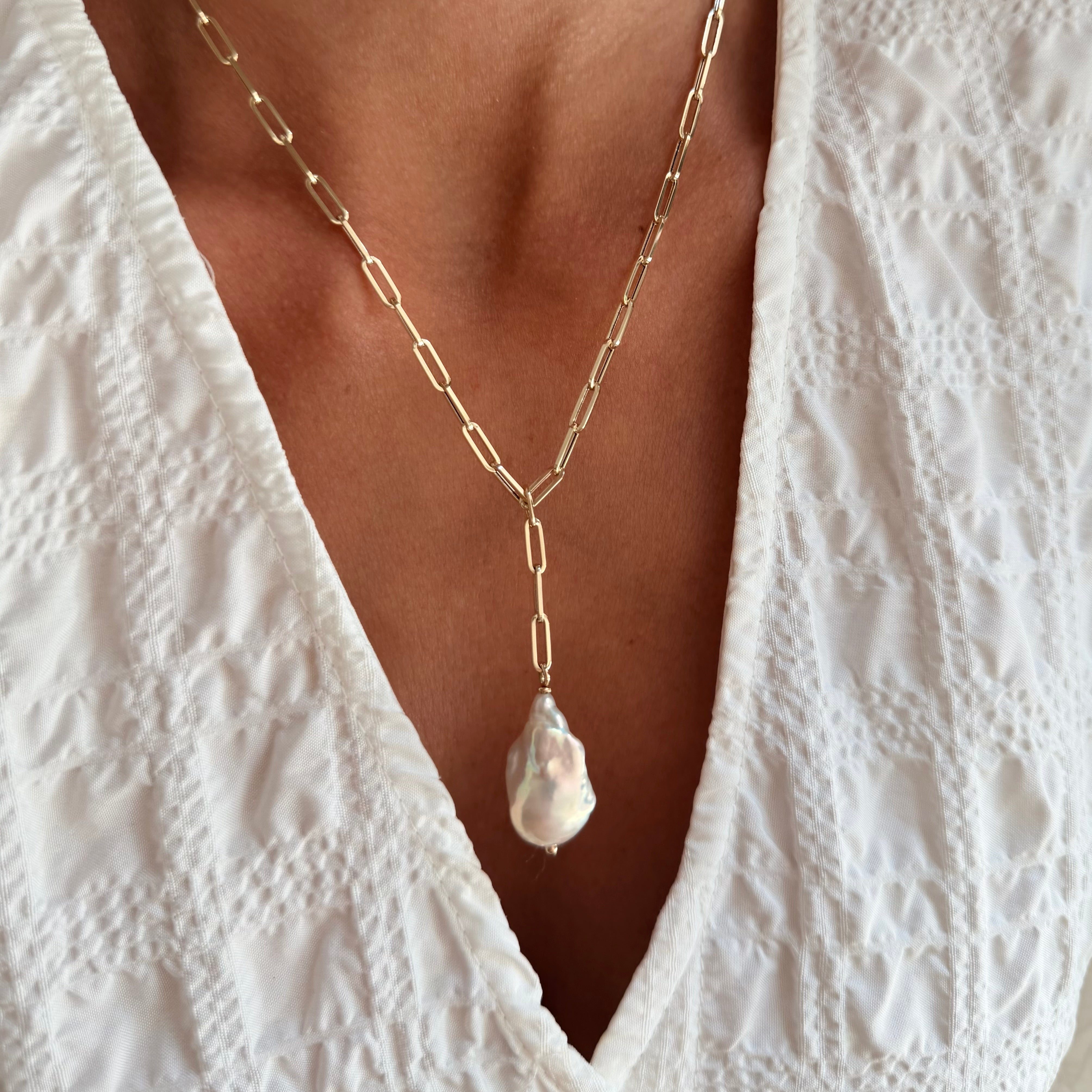 Short Big Baroque Pearl Chain Motif