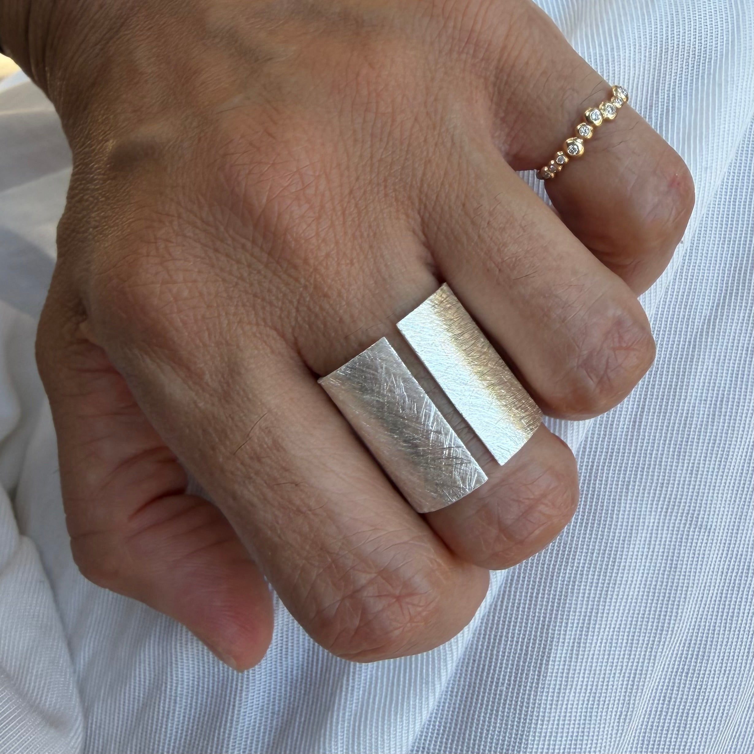 Cylinder Long Ring